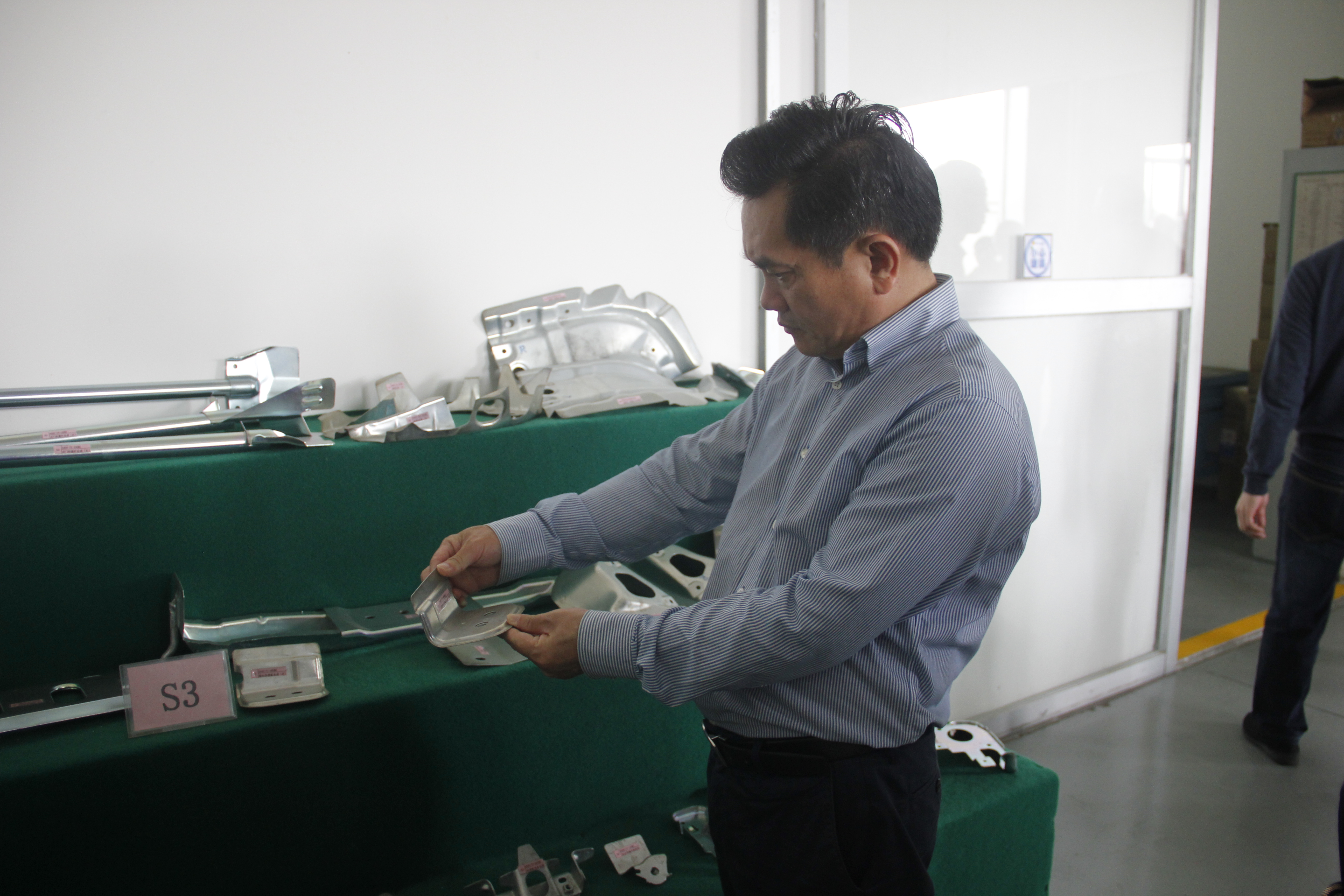 “践行十九大精神・做创新青年”文学院系列活动之外出参观企业活动