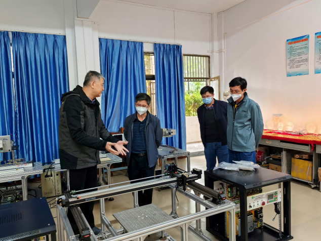 校领导带队开展寒假前实验室安全检查