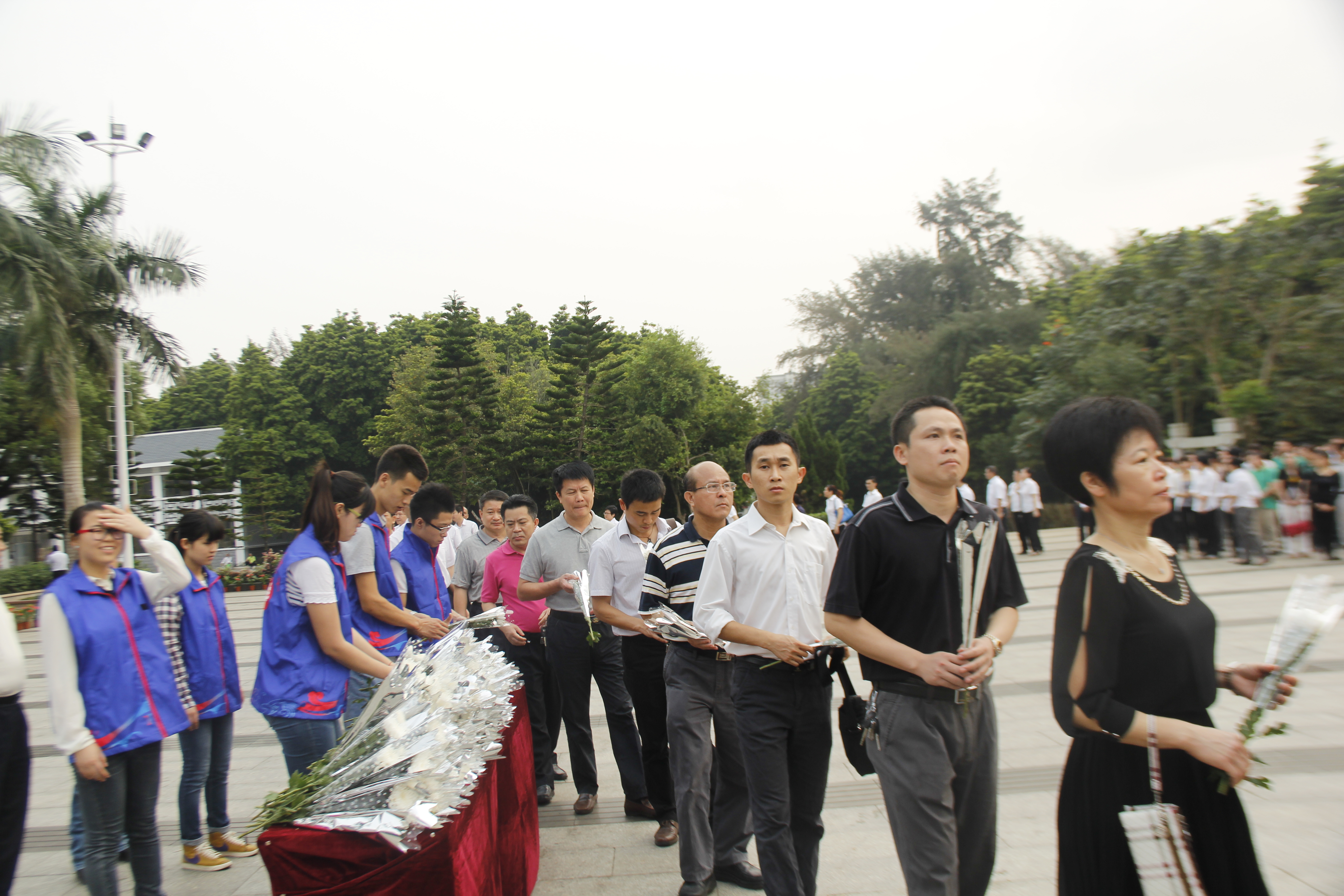 “缅怀革命先烈，做好志愿服务活动”――记地理与旅游学院志愿服务活动