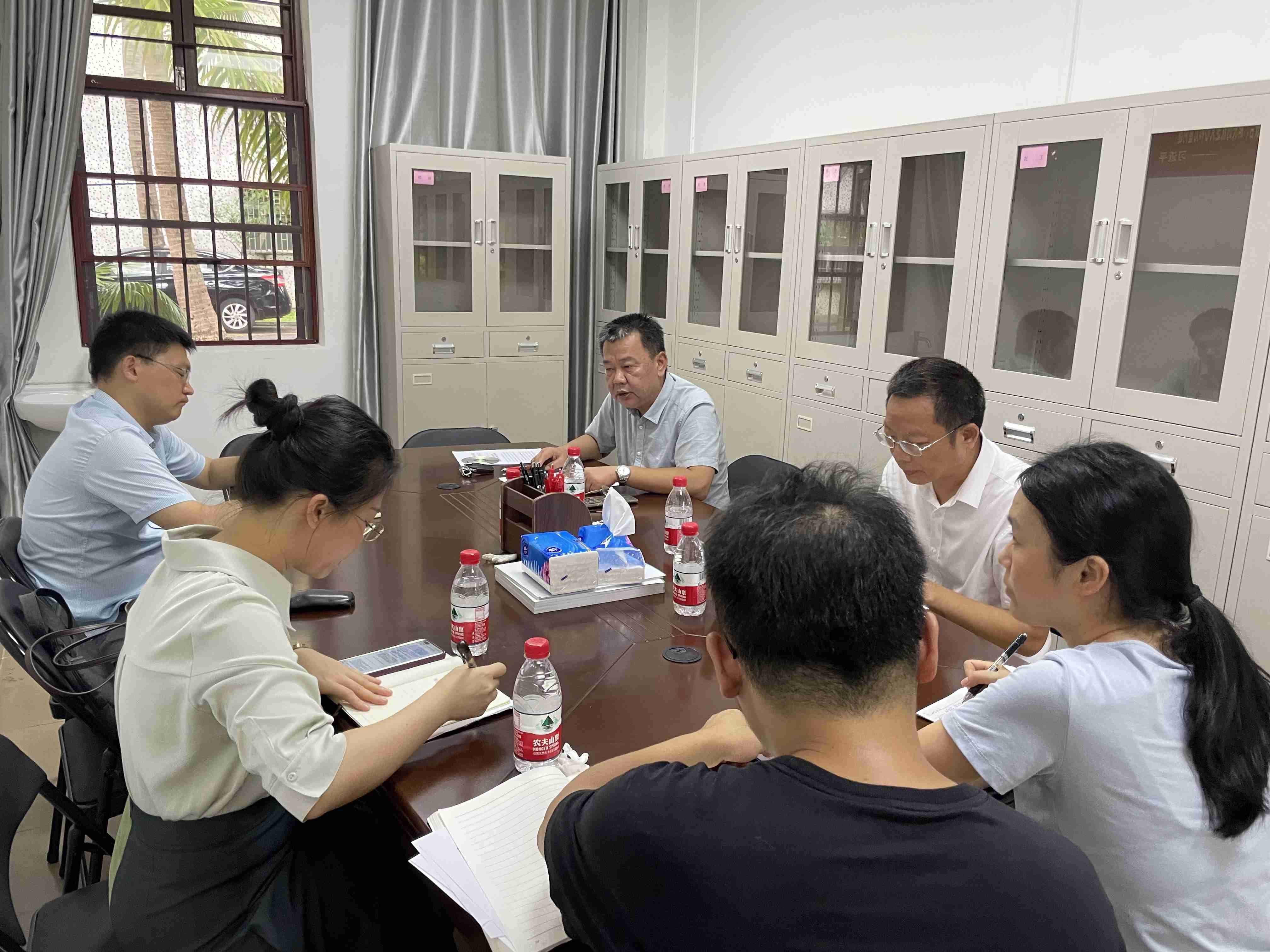 校领导为机关第三支部讲主题教育专题党课