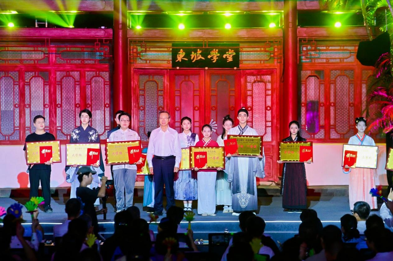 我院学子在2024年海南省大中小学生诵读“东坡诗词”大赛中夺冠