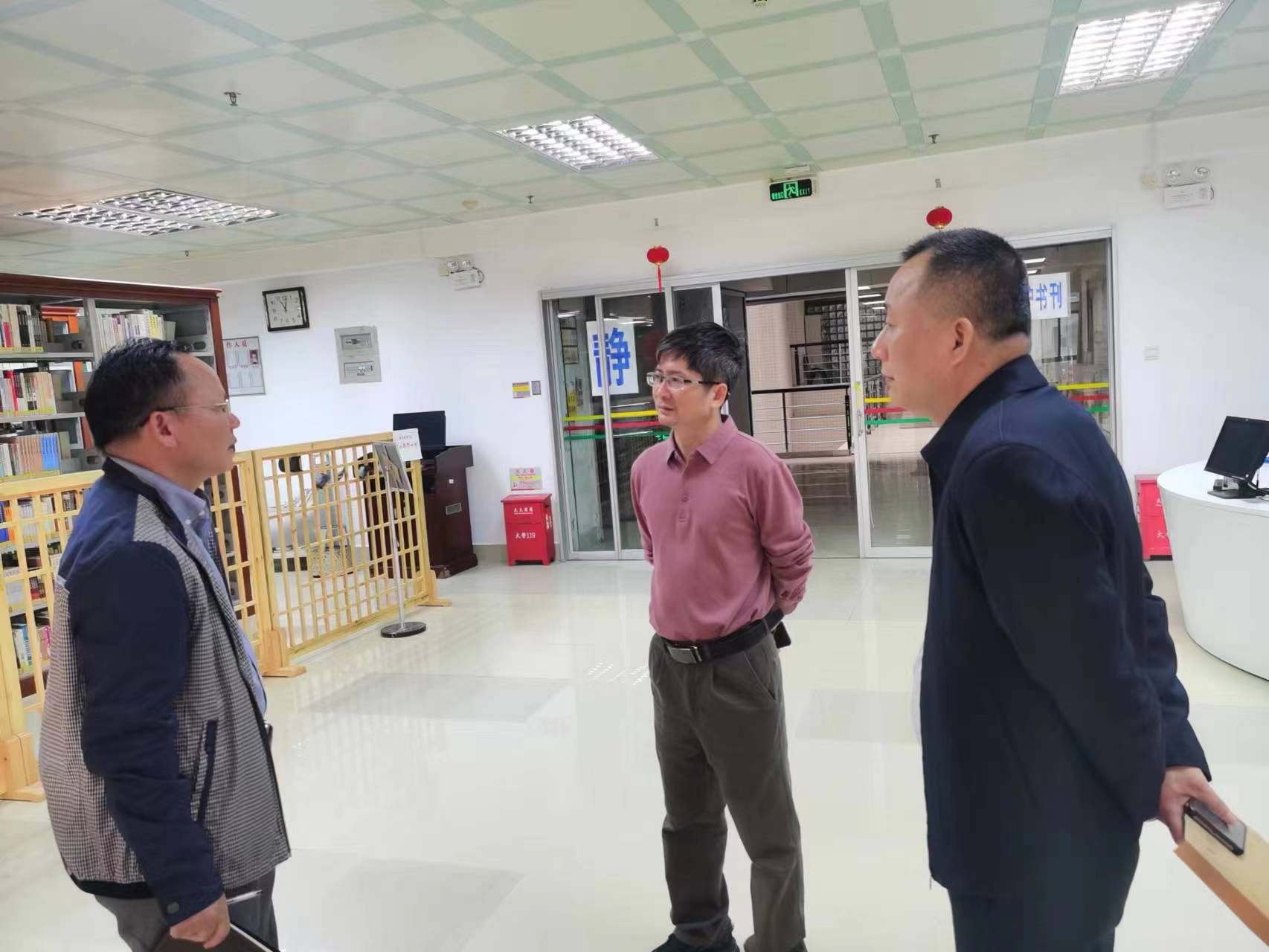 校领导到图书馆（档案馆）调研