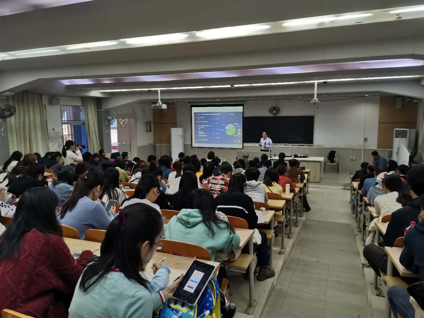 我校冬季小学期开展智慧教学和金课建设专题培训