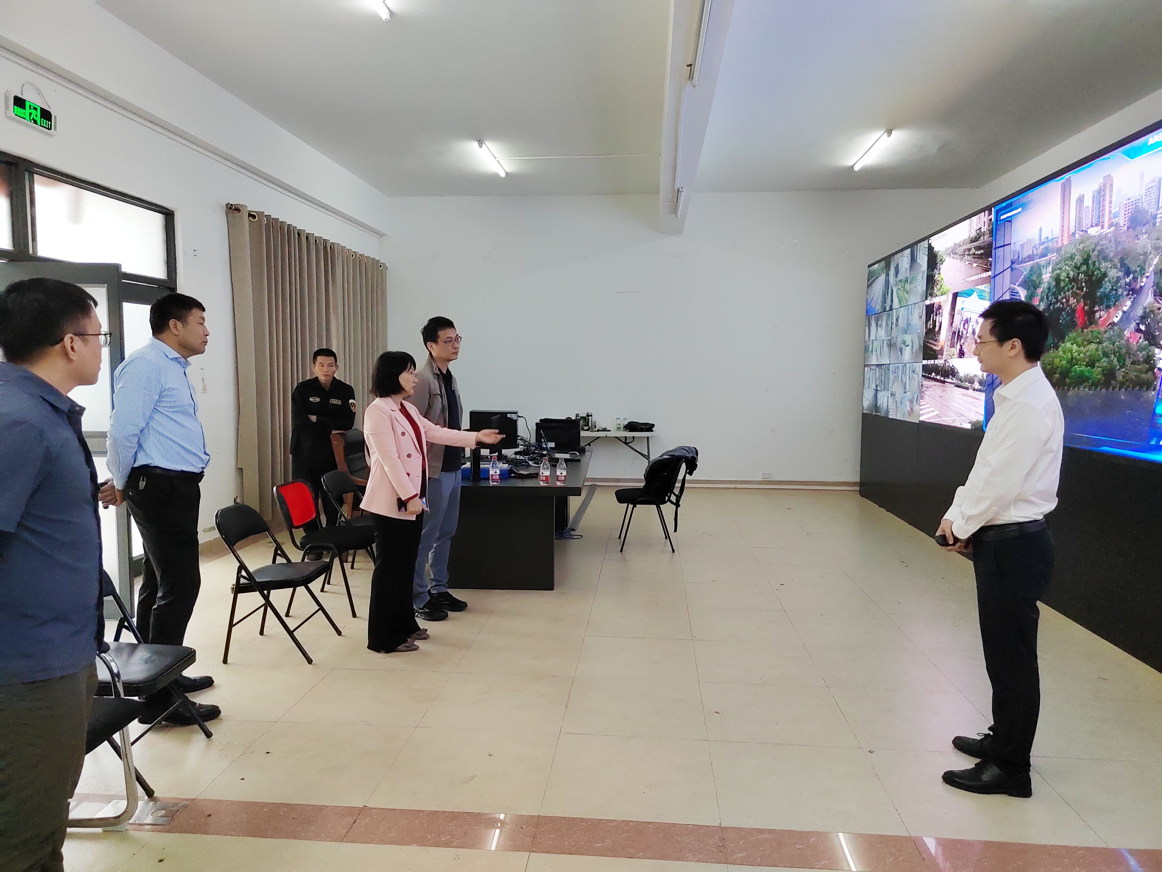 校领导检查校园视频监控系统建设及运行情况