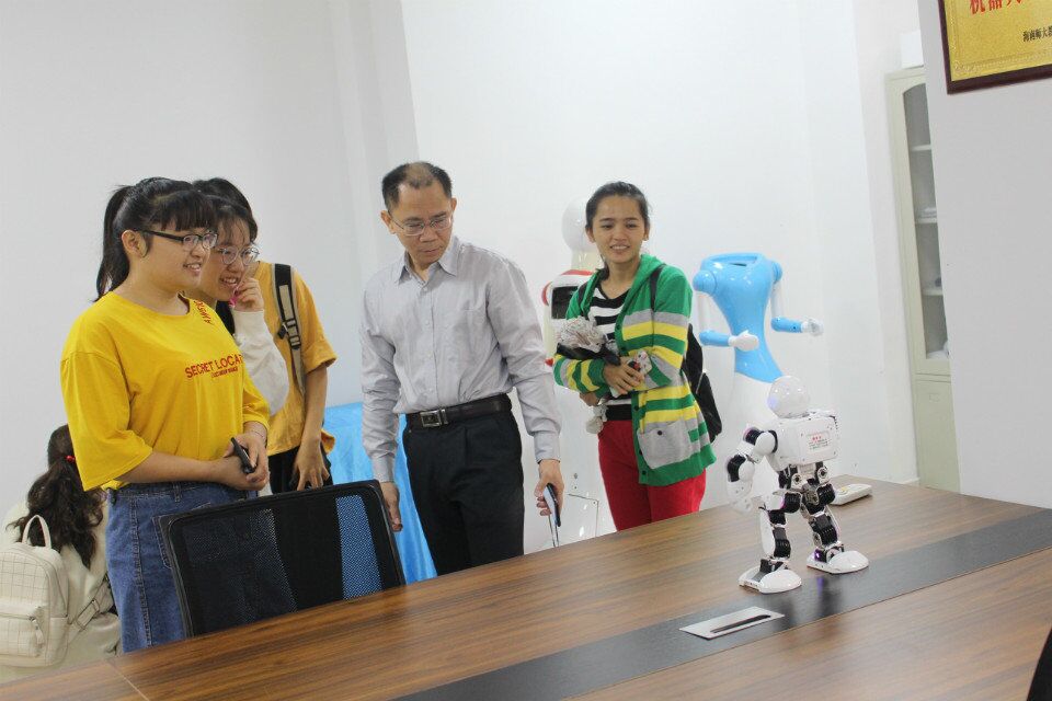 青年之声・走近学术之窗，领略科技之光