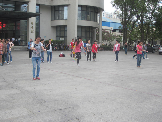 美丽的3.7――记初等教育学院女生节趣味活动