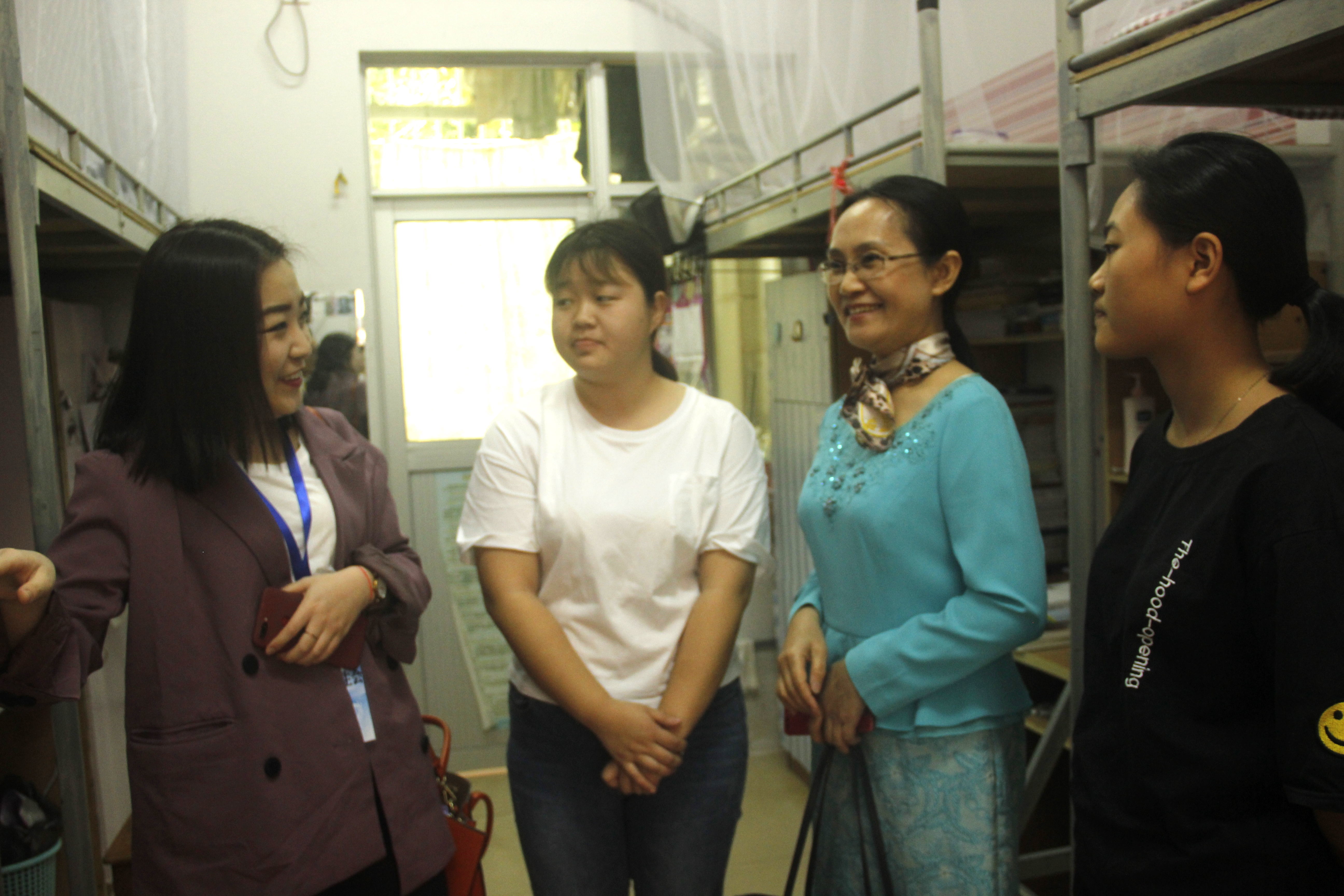 青年之声・记文学院开学走寝