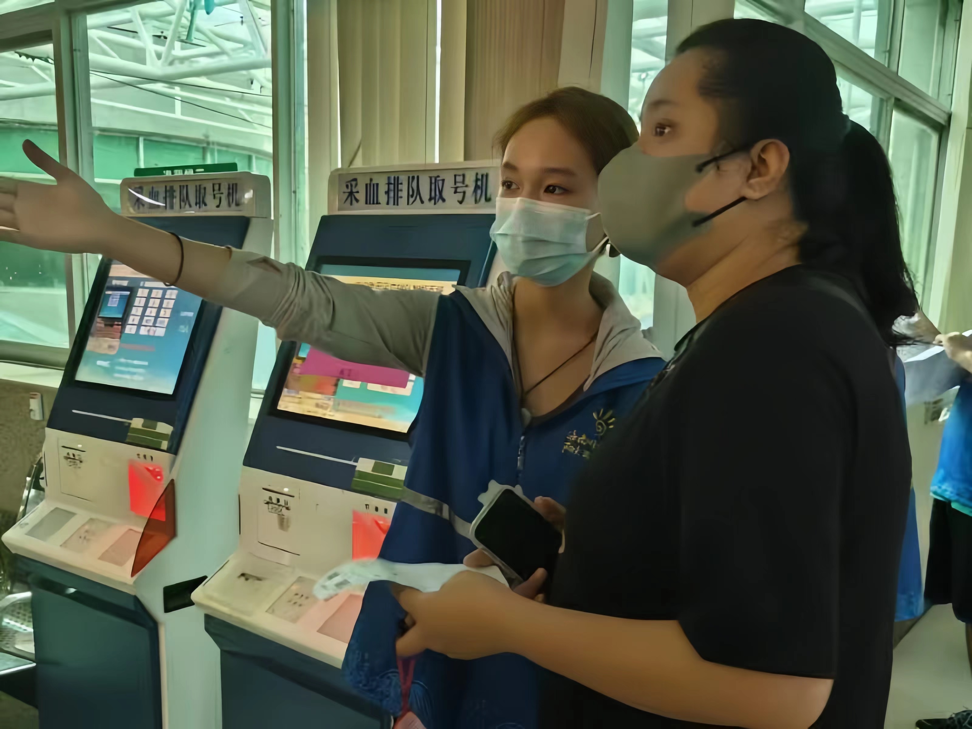 我校开展雷锋志愿服务活动