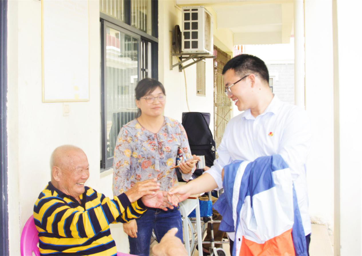 筑梦中国南海,情系天下老人