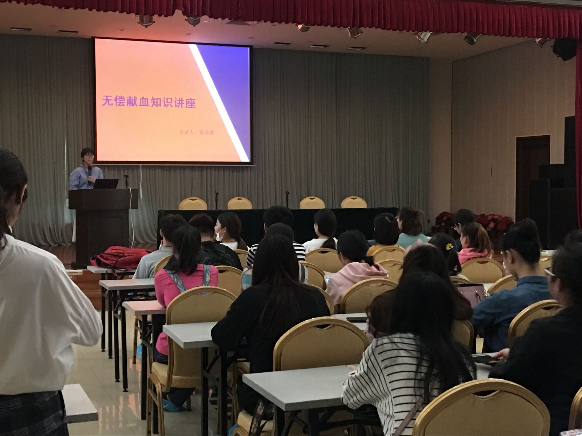 星空游戏官方音乐学院青年志愿者走进海口红十字血液中心