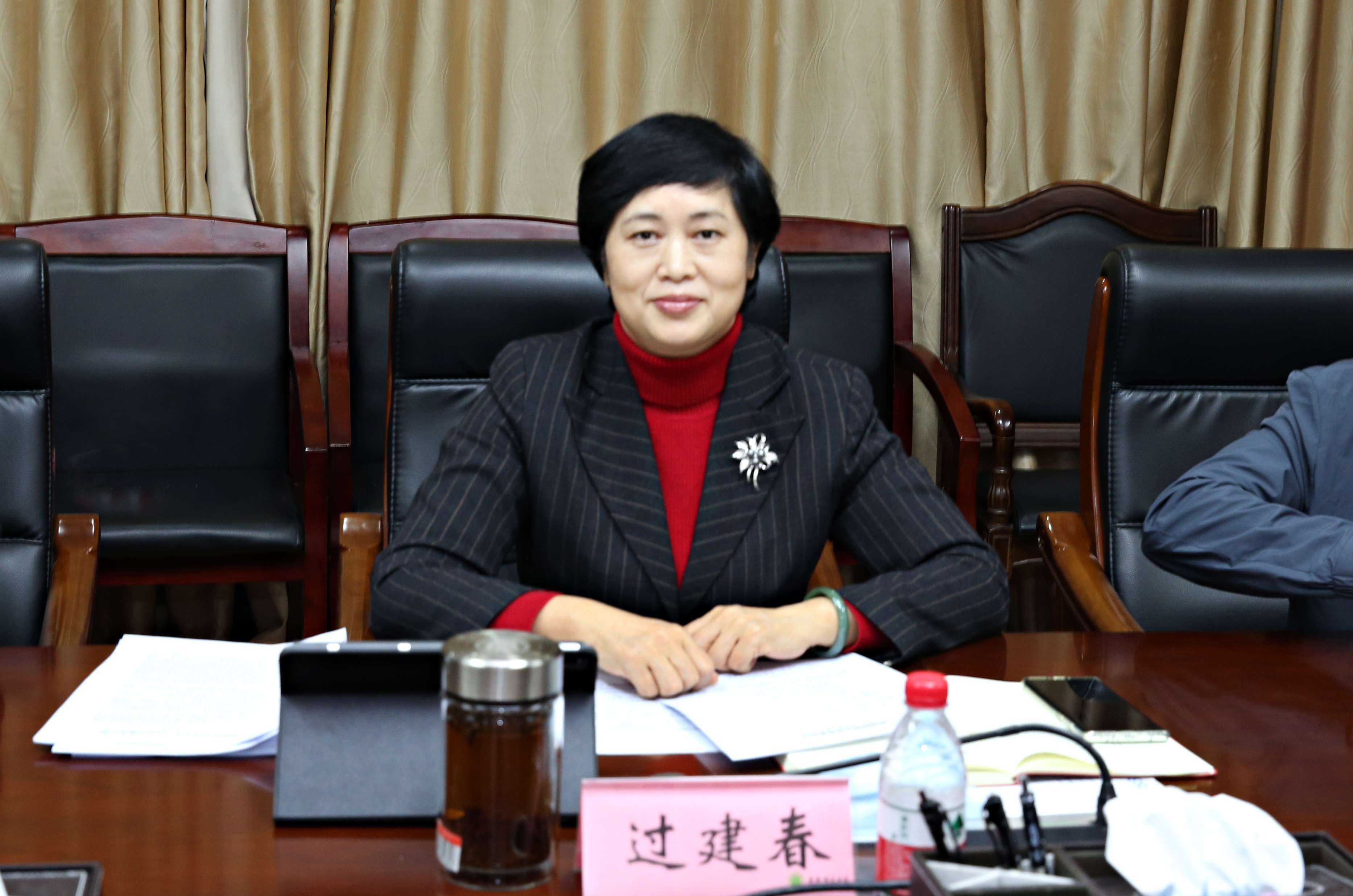 校党委专题学习省“两会”精神 许玫强调：加快建设高水平师范大学，为谱写中国式现代化海南篇章作贡献