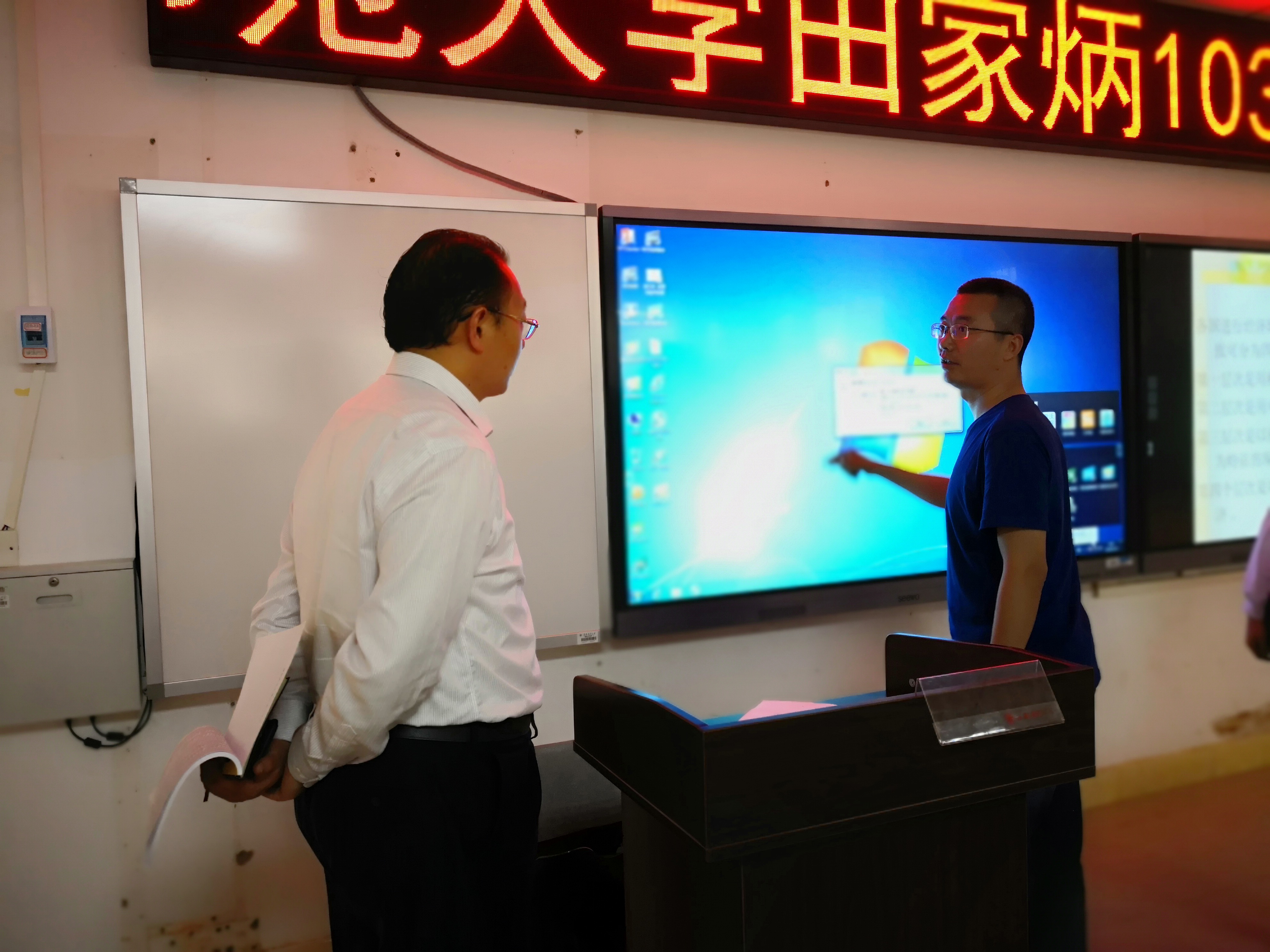 李森副校长深入课堂听课