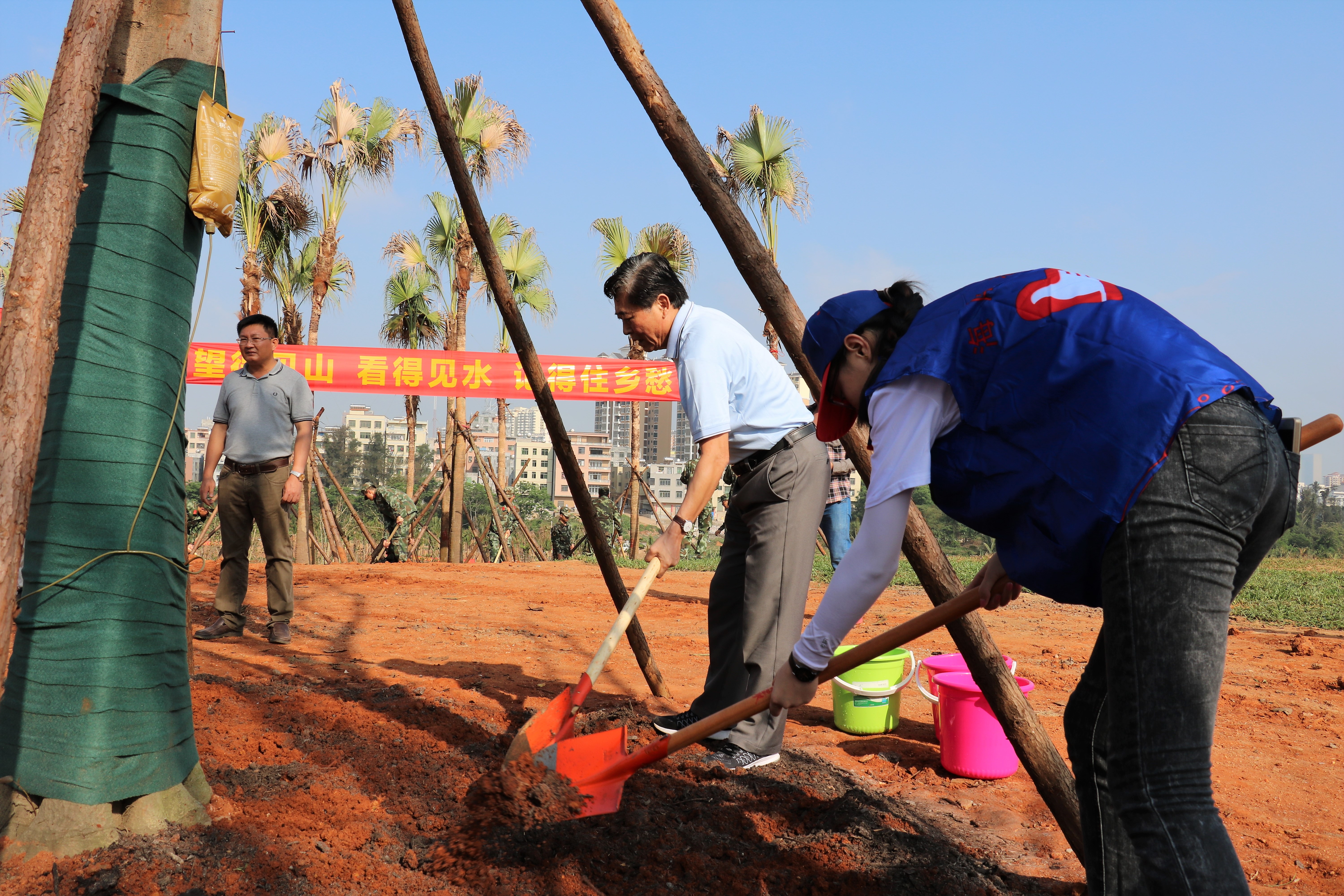 青年之声・我校志愿者参加“绿化宝岛”生态修复群众性义务植树活动