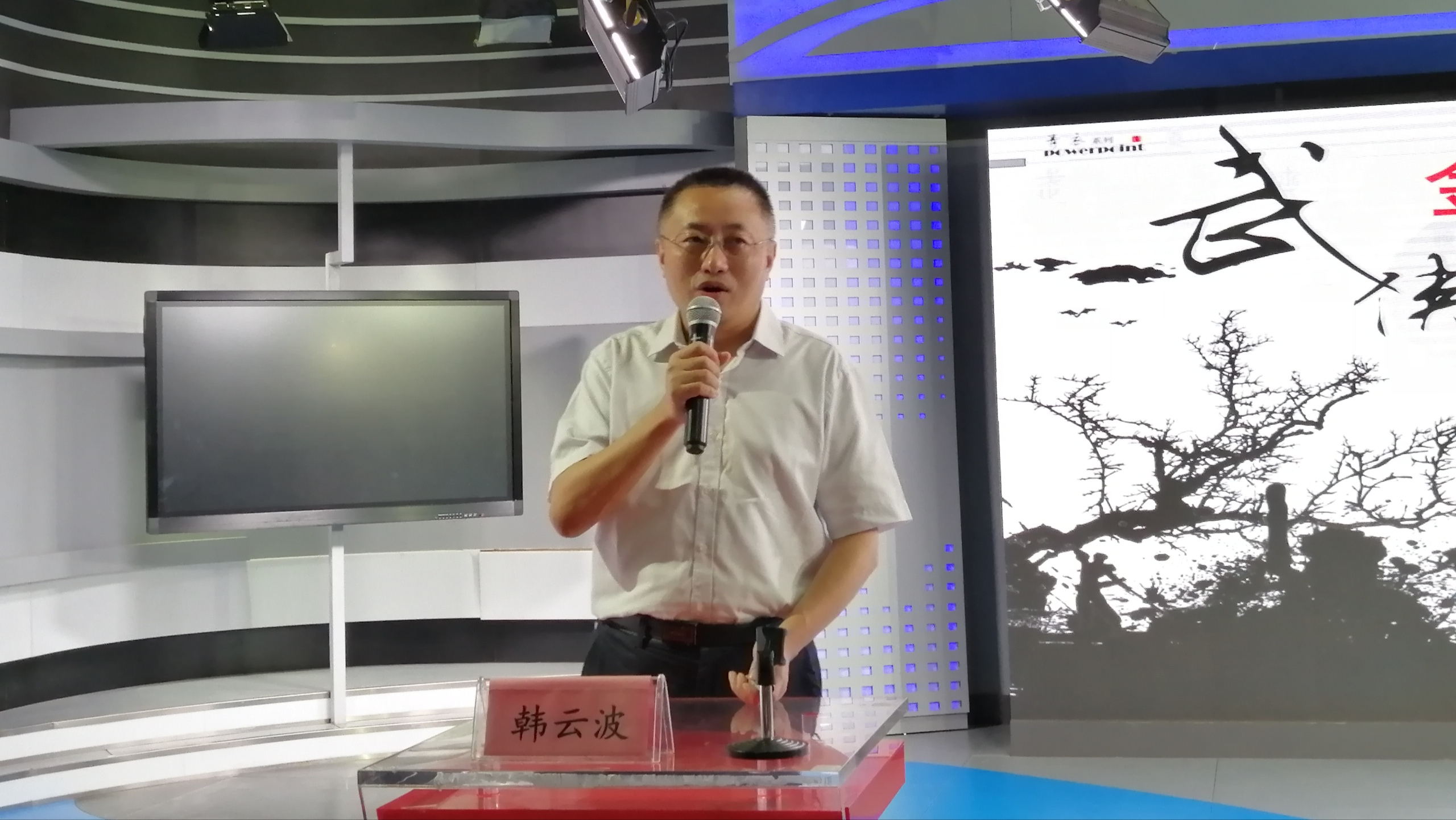 星空游戏官方榕树讲座弘扬中华优秀传统文化系列讲座之“金庸小说的‘中国道路’”