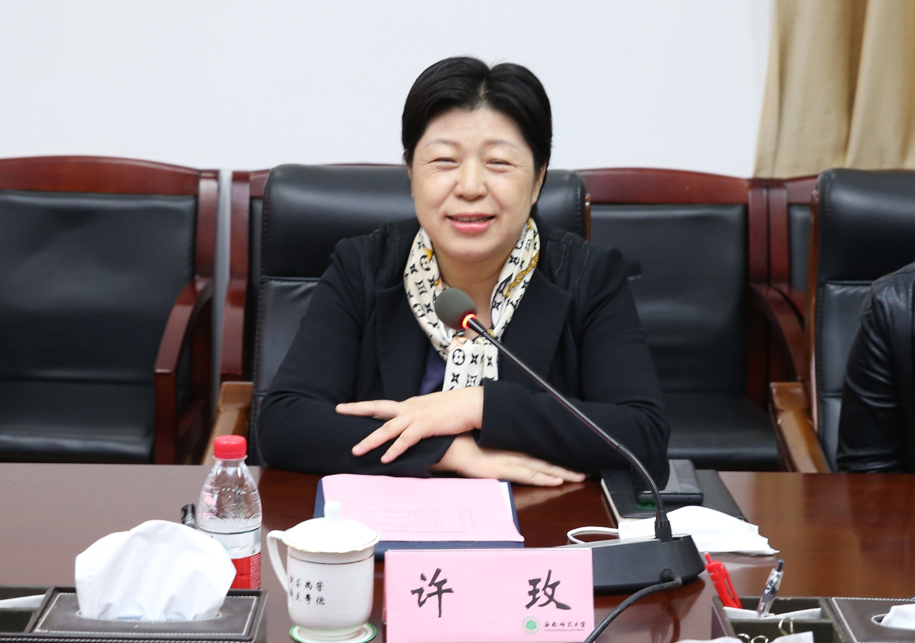 浦发银行海南省分行行长龚剑涛一行到我校调研座谈