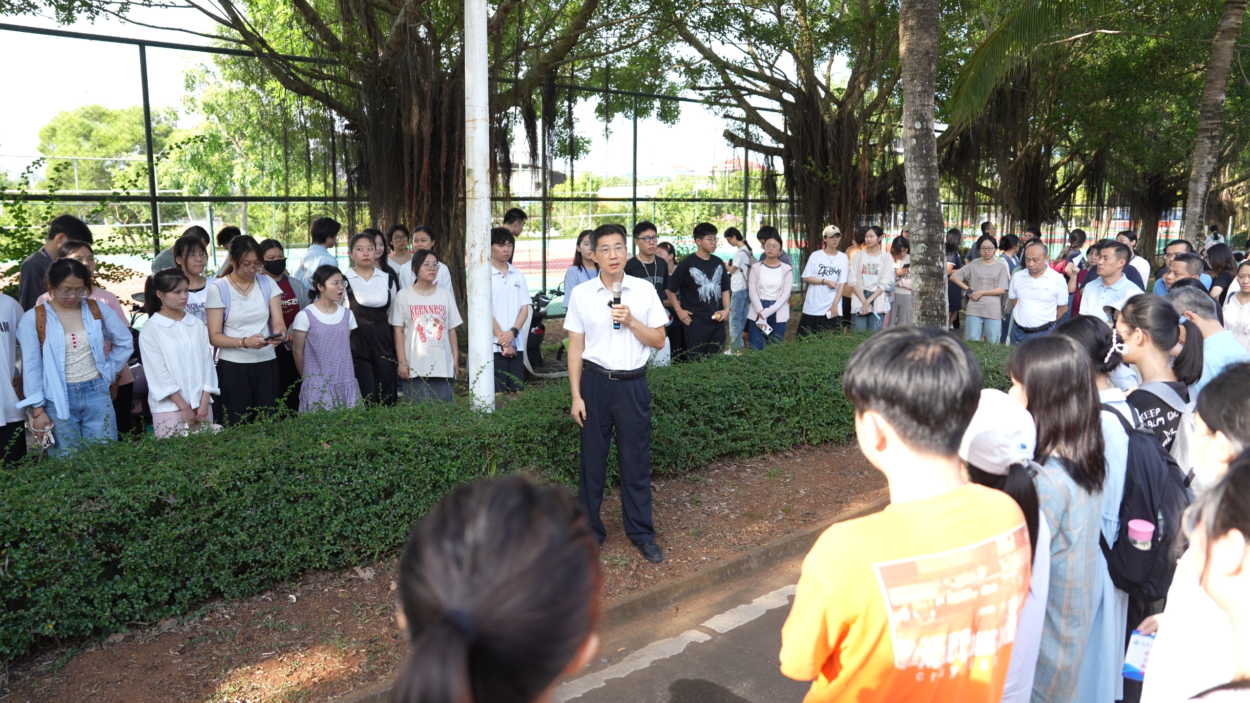 2020名实习生分赴海南18个市县参加顶岗和教育集中实习