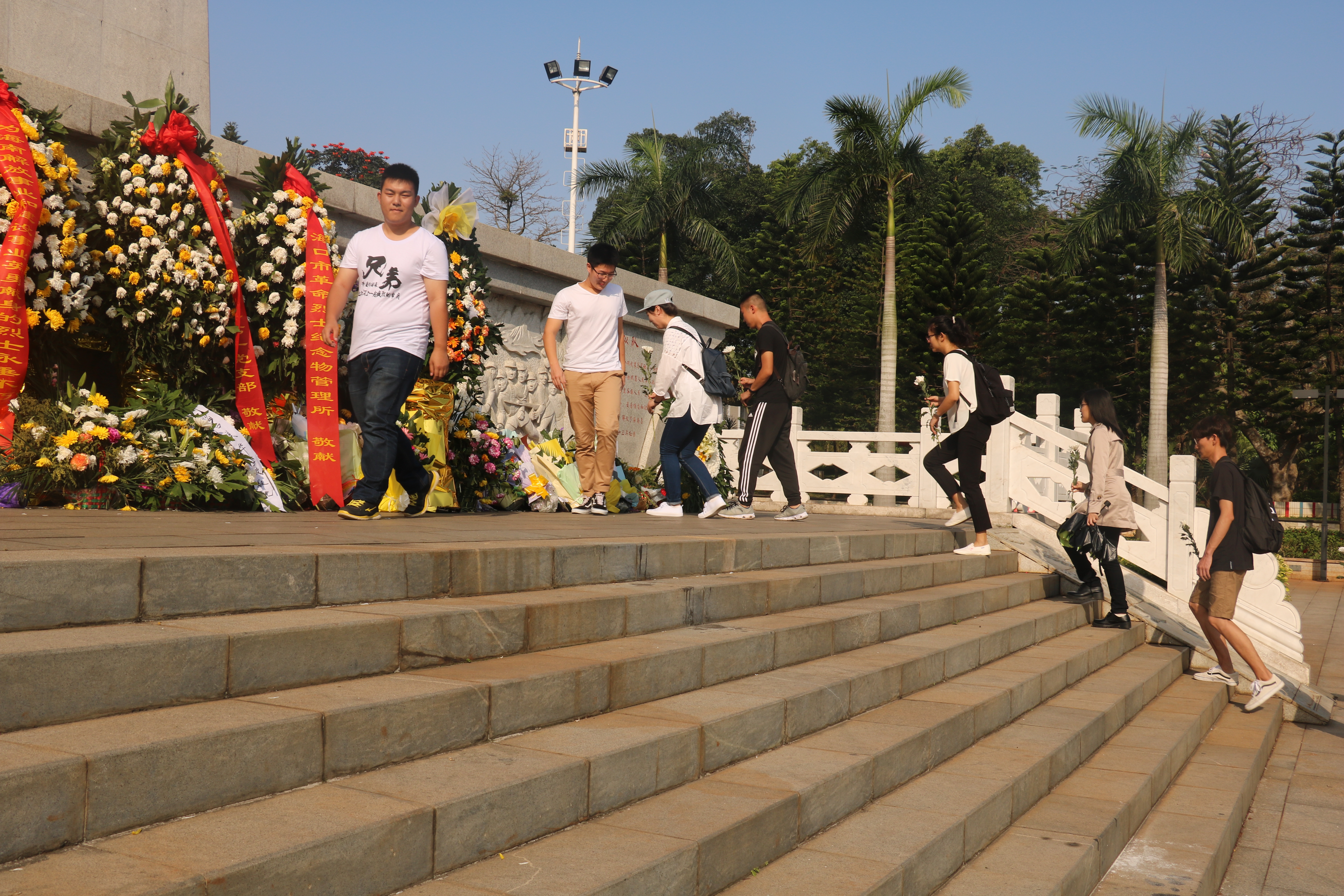 青年之声・校团委组织开展“清明祭英烈 共铸中华魂”主题教育实践