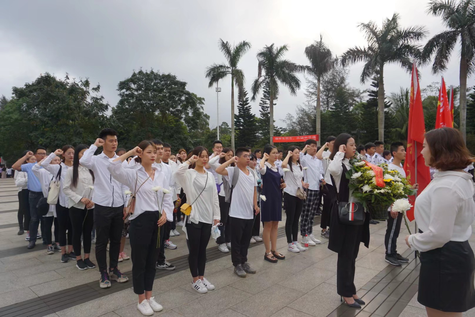 音乐学院学生党支部赴金牛岭开展清明公祭革命烈士活动