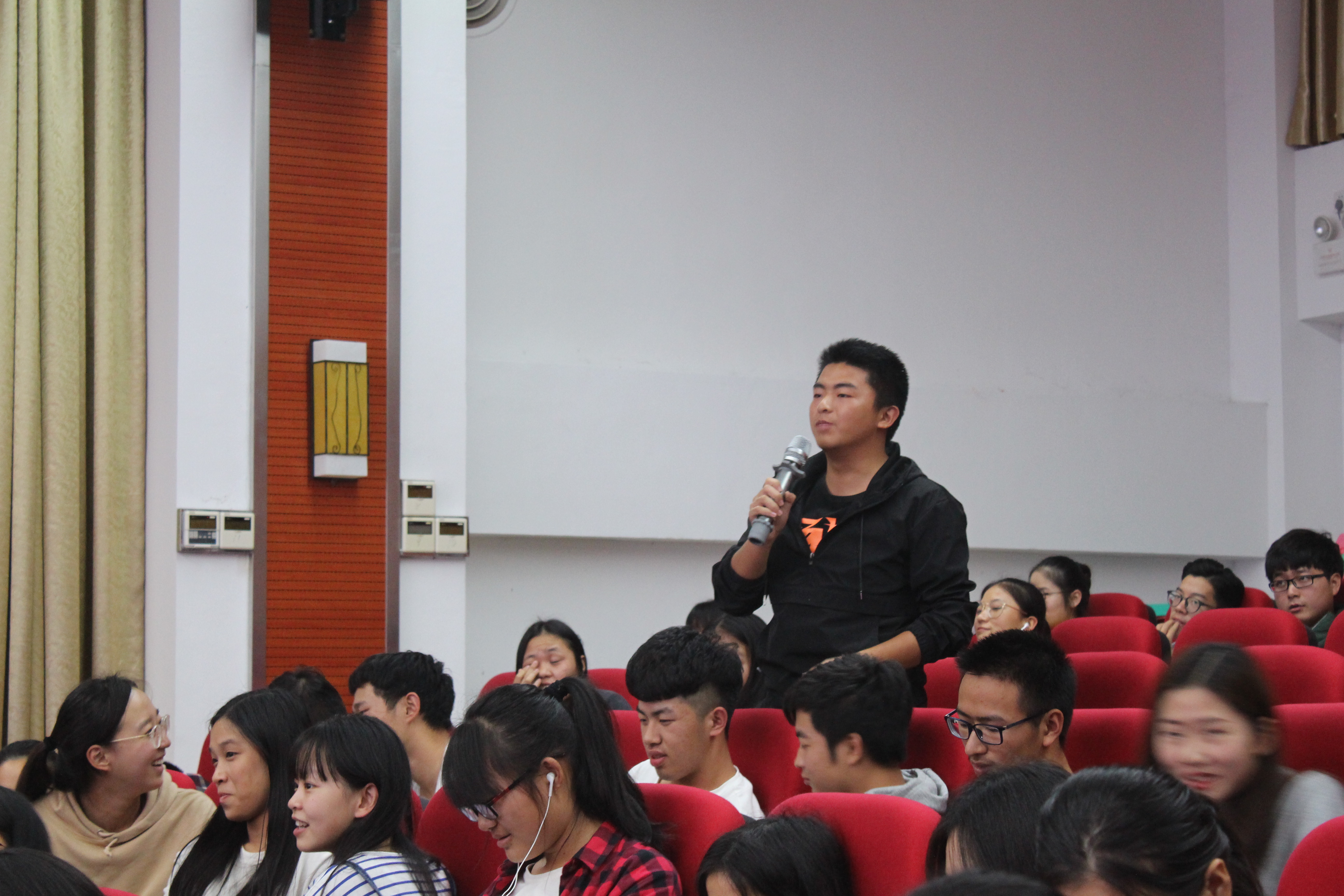 青年之声・经济与管理学院大学生论坛