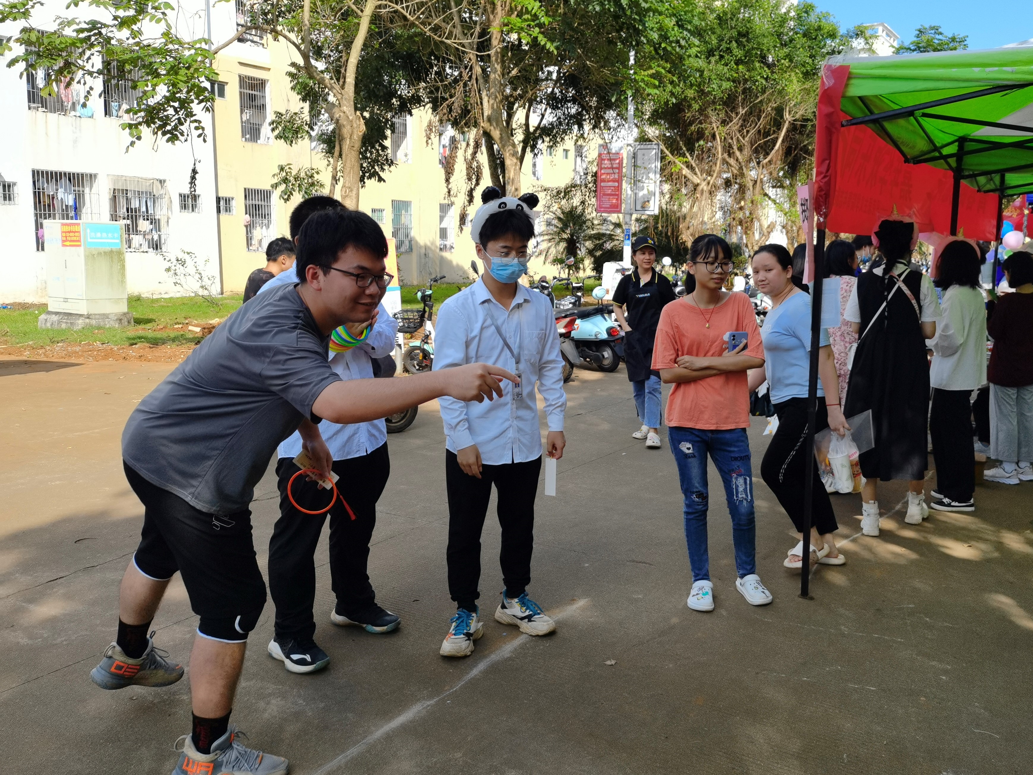 青春路志愿同心，嘉年华欢乐同行 ――记马克思主义学院志愿服务嘉年华活动