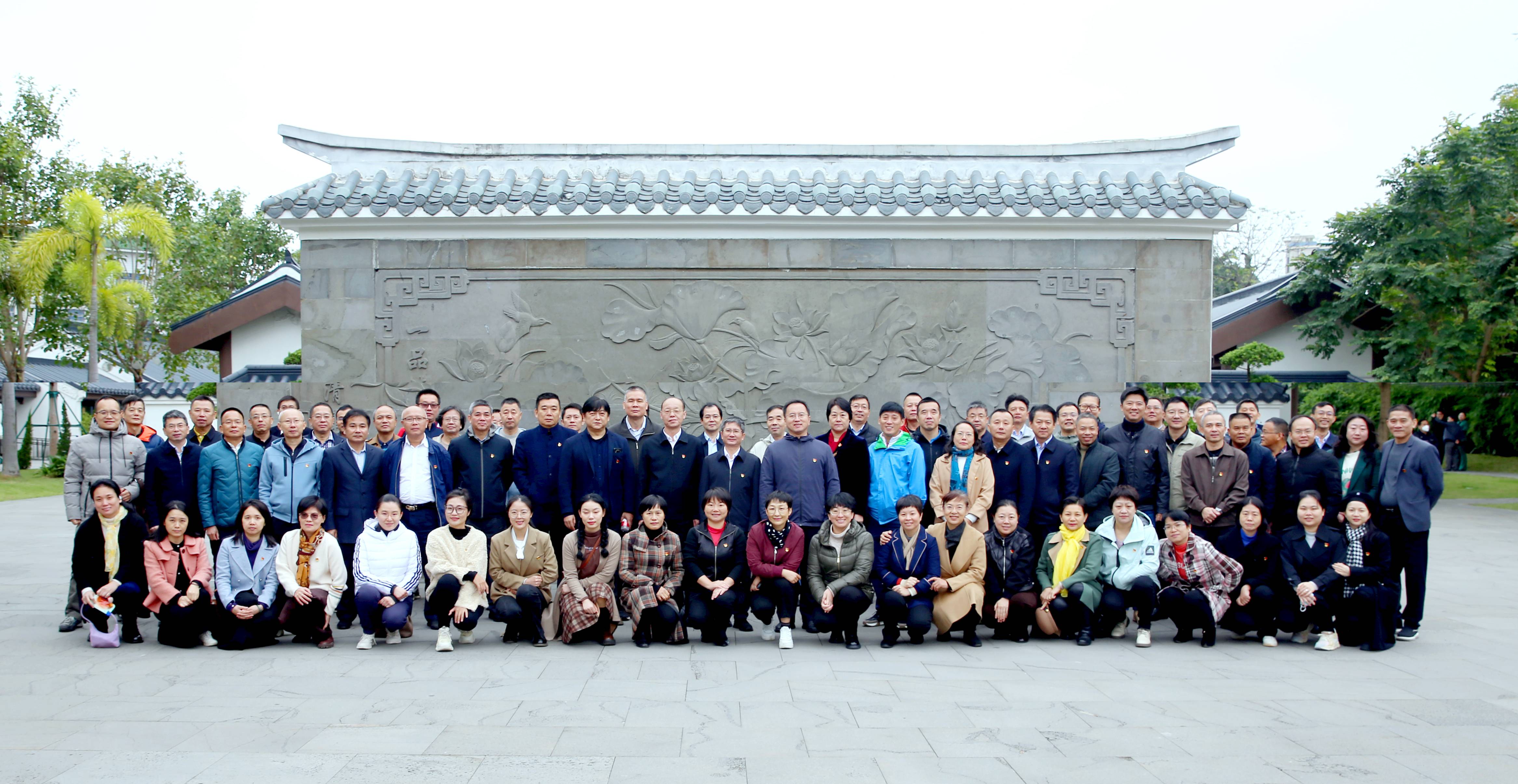 我校组织参观警示教育巡回展