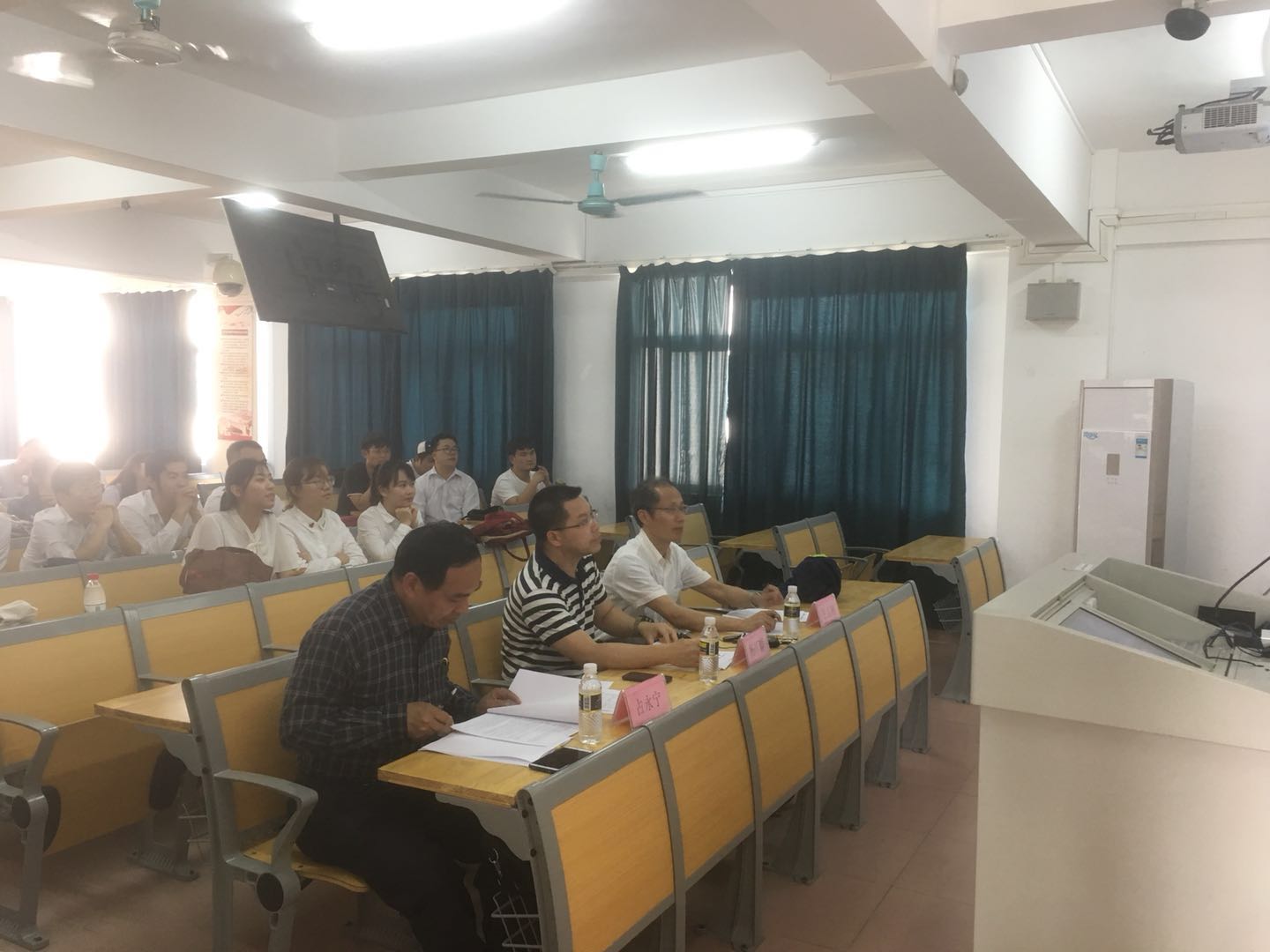 “2018年大学生创新训练计划项目” 校内申报评审会顺利举行