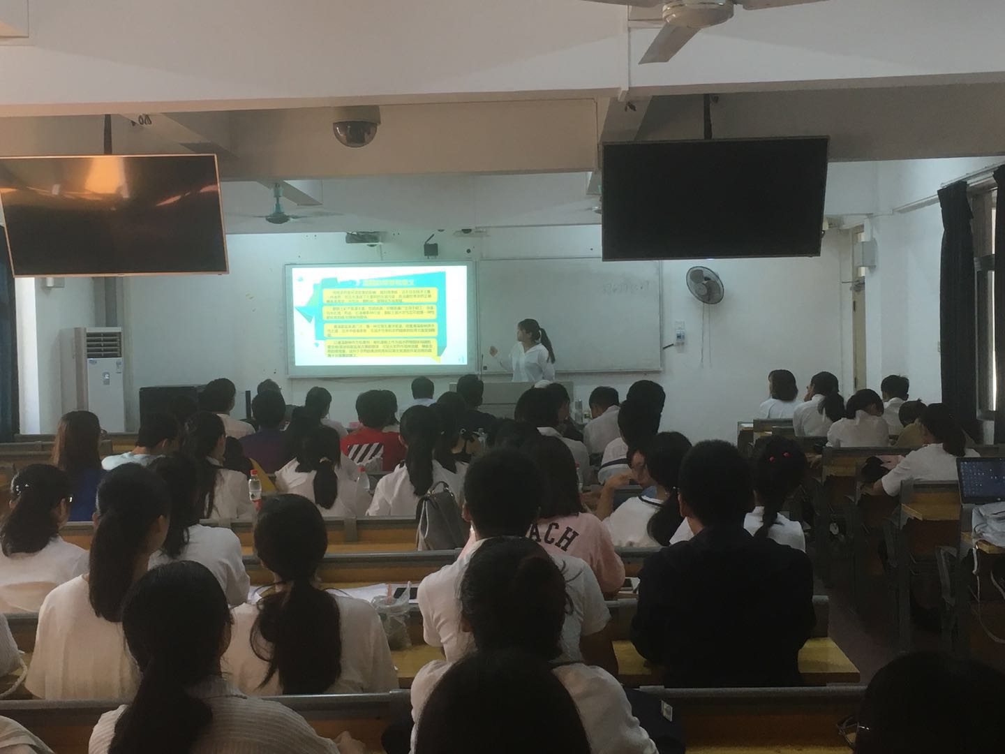 “2018年大学生创新训练计划项目” 校内申报评审会顺利举行