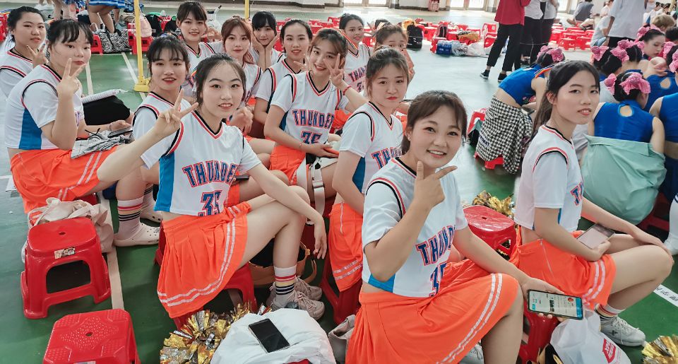 青年之声・记星空游戏官方第三十七届运动会啦啦操竞赛之历史文化学院选手风采