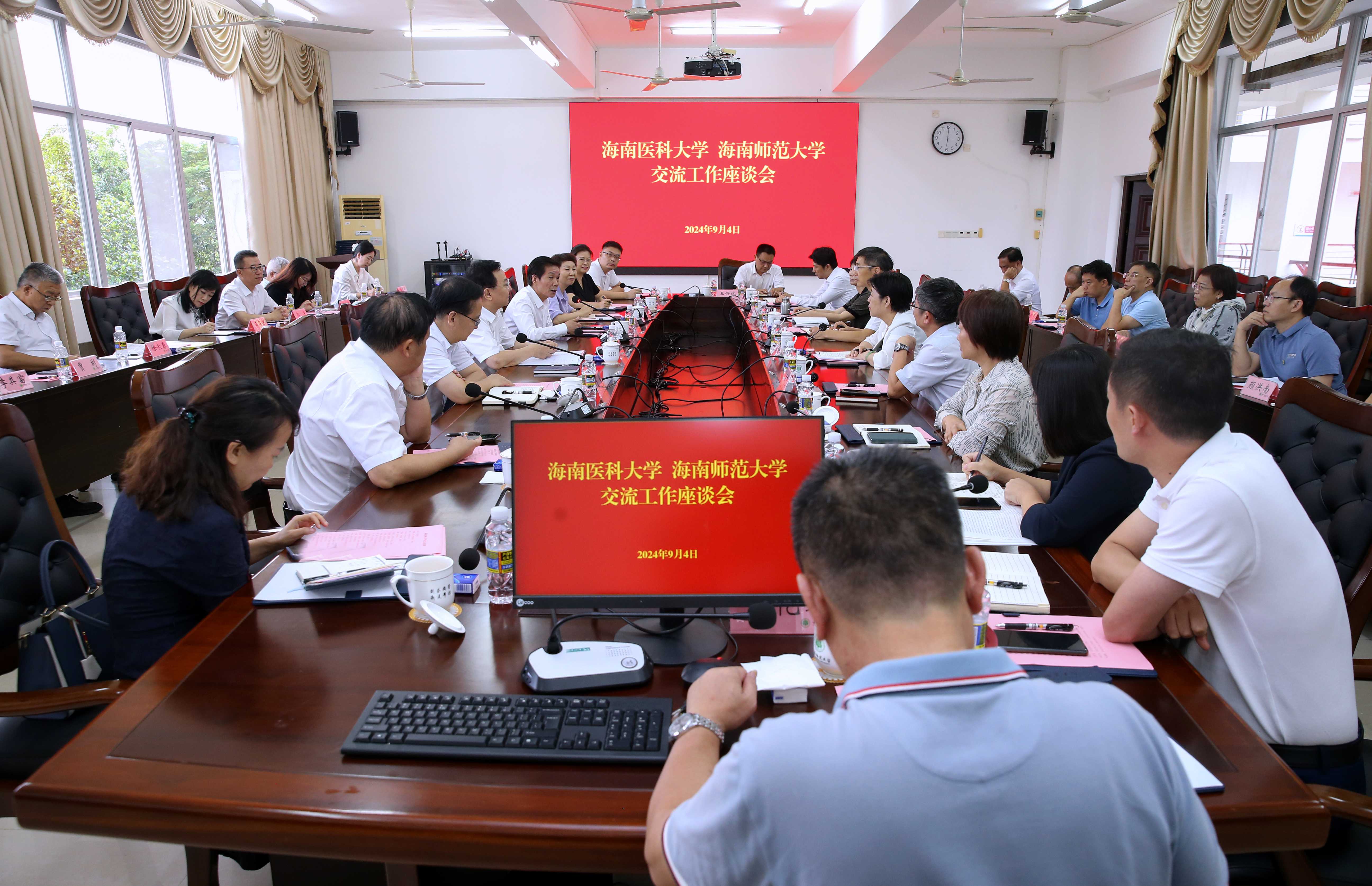 海南医科大学党委书记赵建农、校长陈国强到我校交流座谈