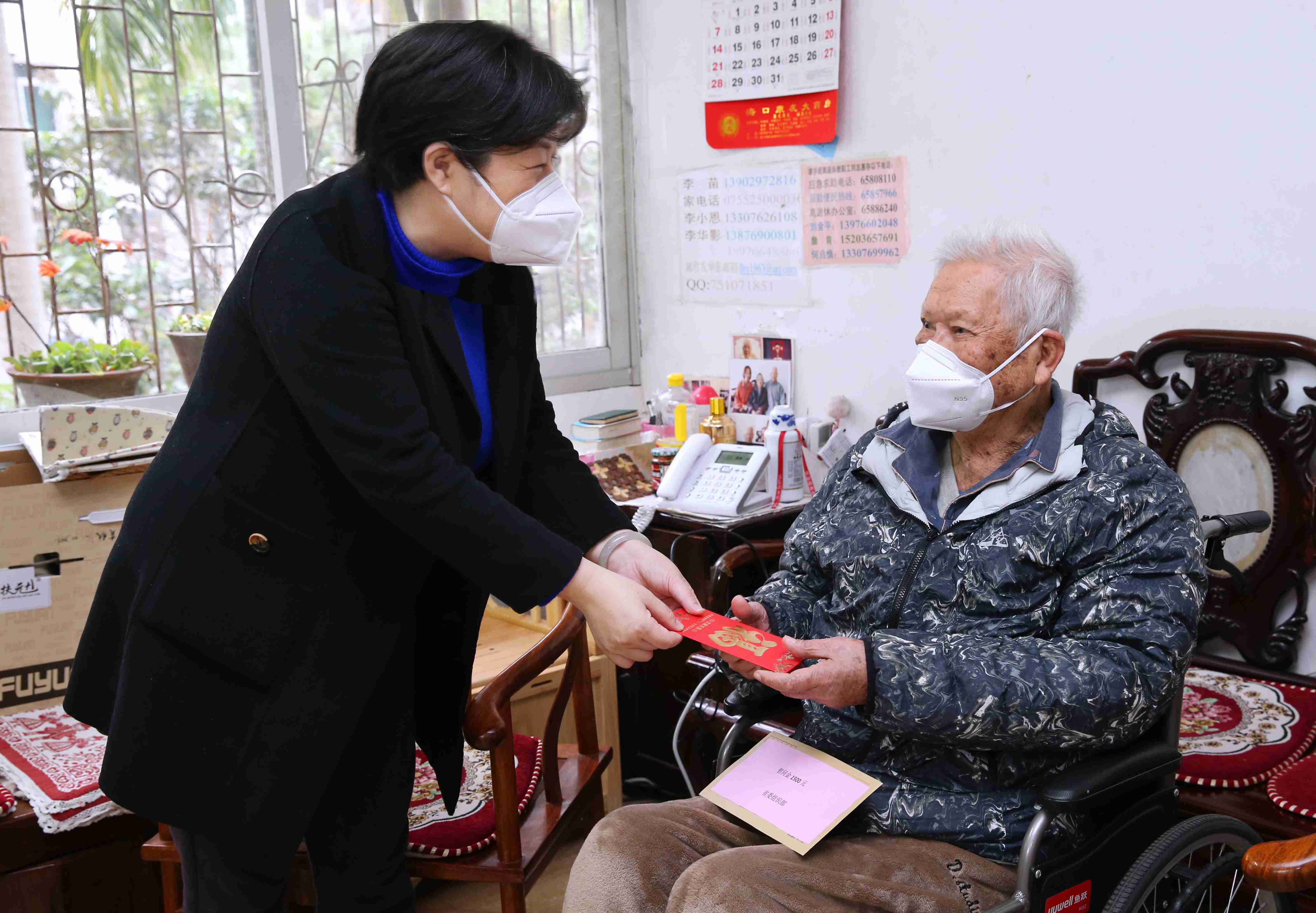 许玫慰问离休干部、学校原党委书记兼校长李光邦