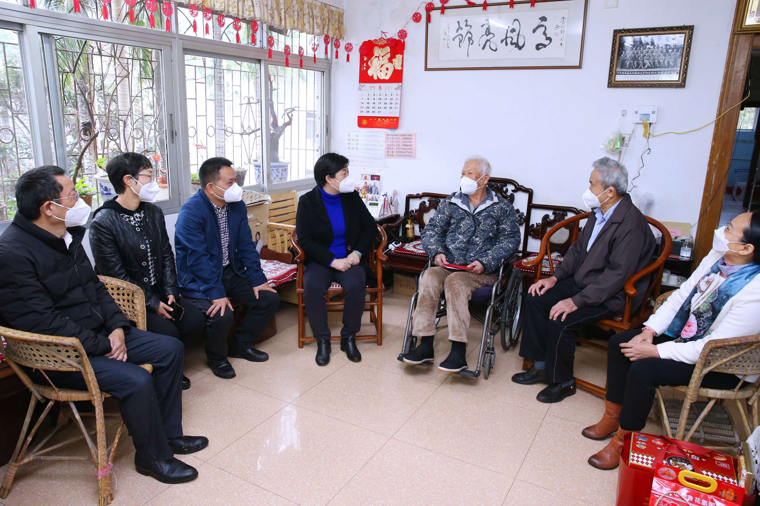 许玫慰问离休干部、学校原党委书记兼校长李光邦