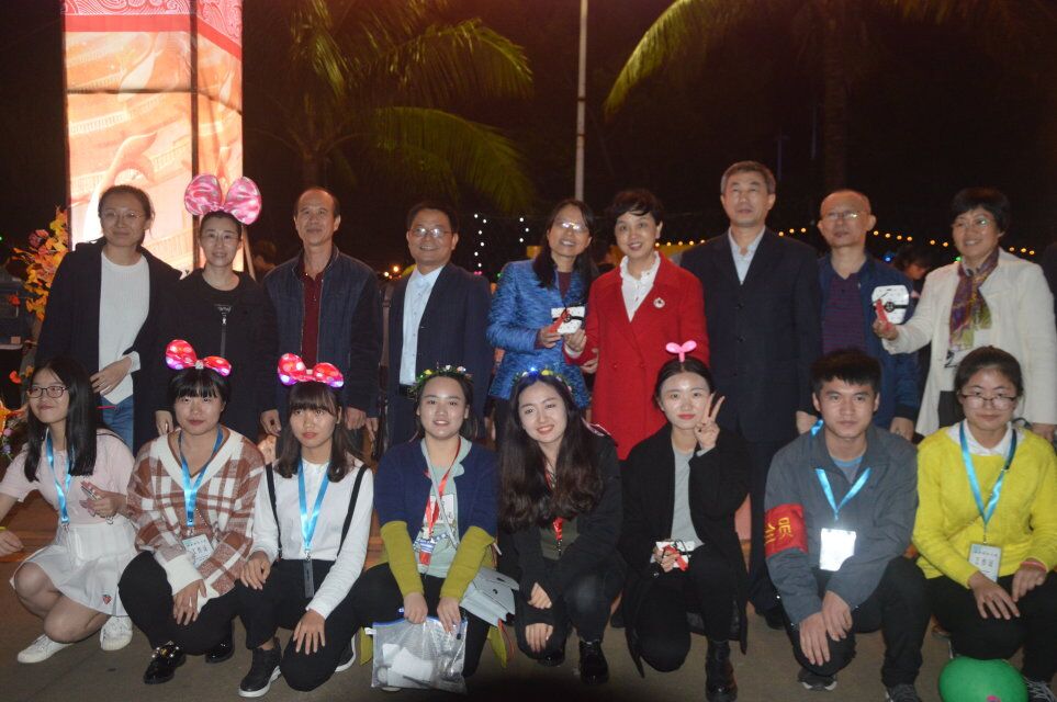 青年之声�q教育与心理学院举办元旦游园活动