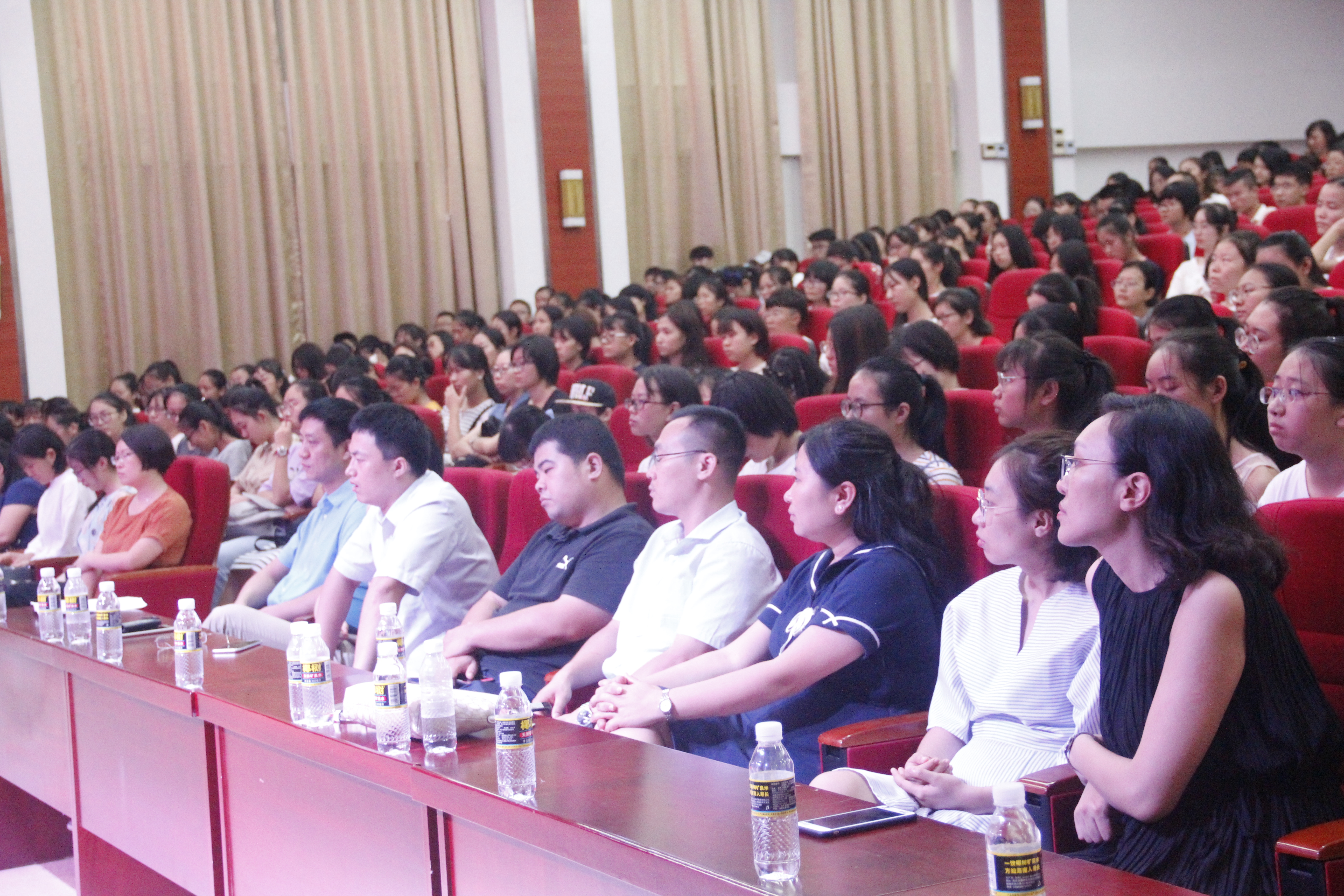 青年之声• 文学院2018级新生开学典礼