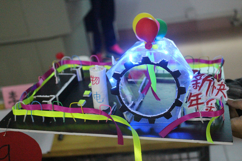    青年之声・游园设计，创造新意   ――记物理与电子工程学院游园门设计大赛