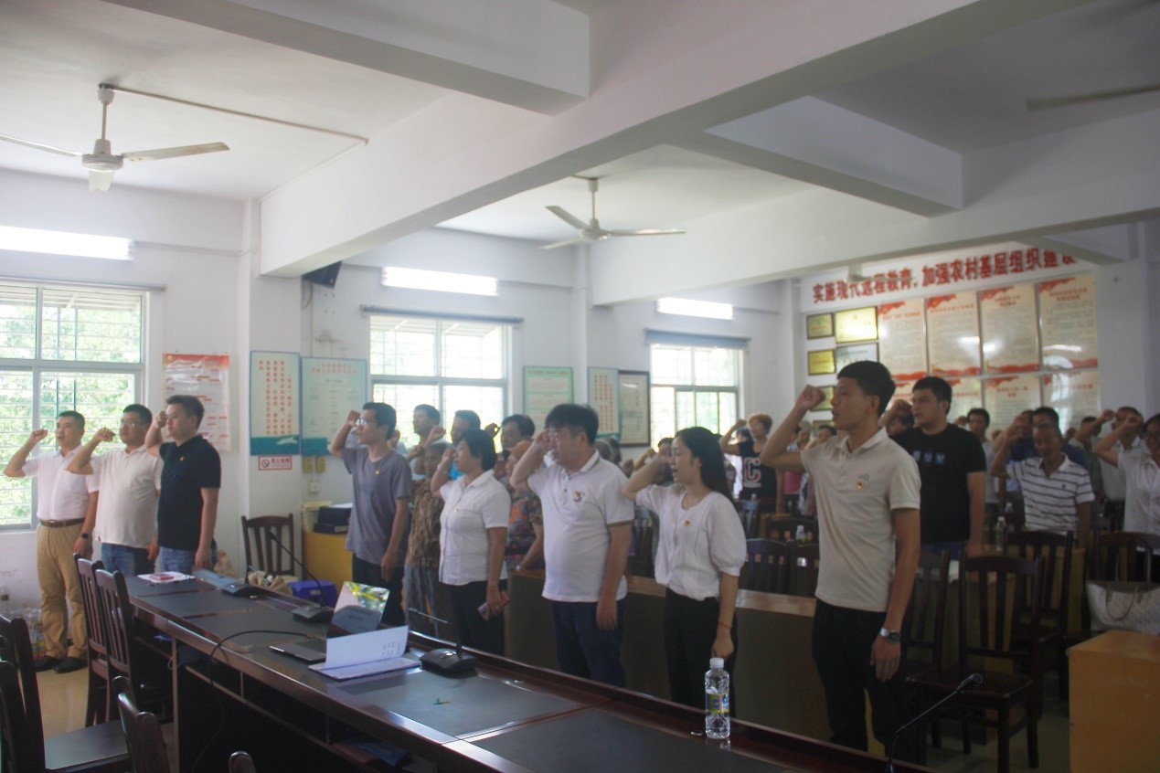 文学院与塔市村党支部联合举办“书香塔市・红色经典阅读”分享会