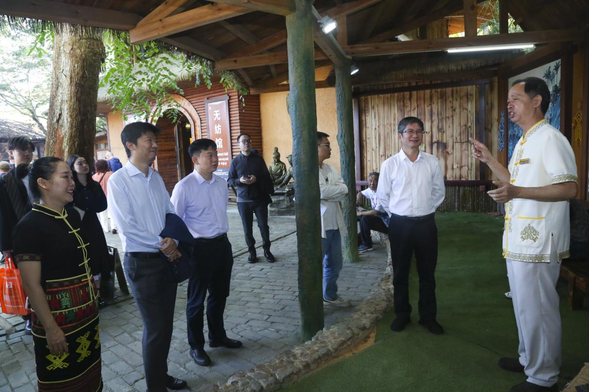 美术学院与槟榔谷共建的海南省研究生工作站揭牌