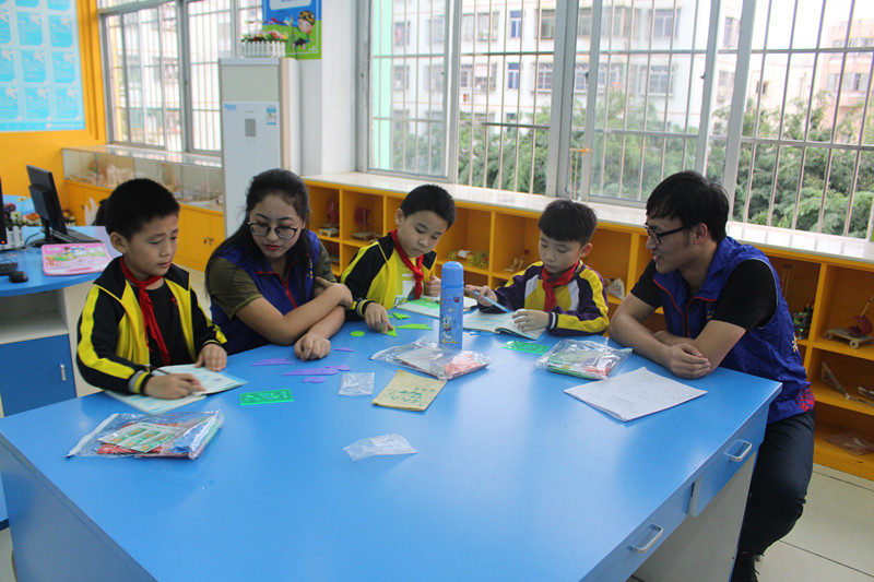 青年之声・奉献爱心,传递能量――记物理与电子工程学院琼山一小志愿活动