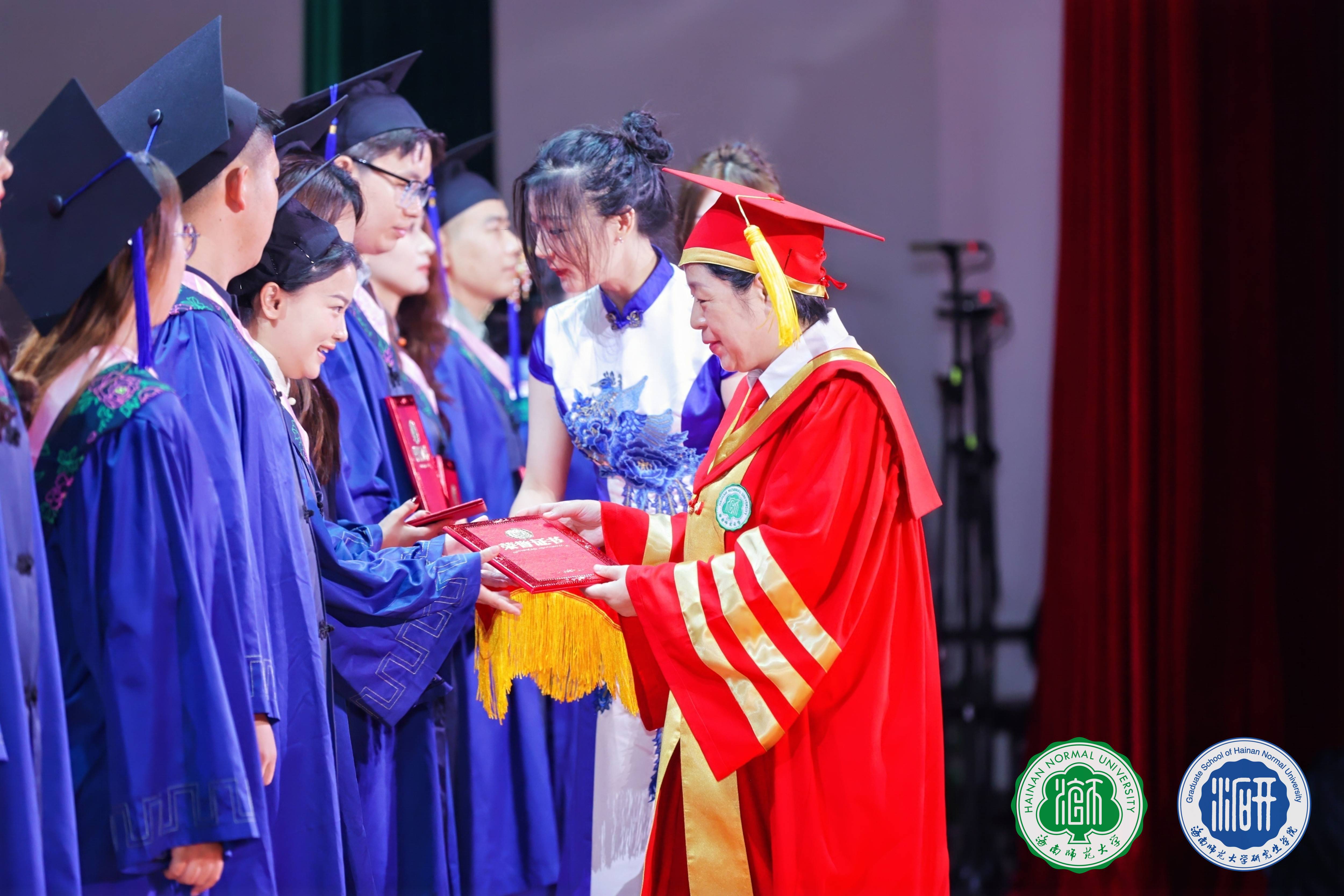 凤凰花开日 共论鸿鹄志――星空游戏官方举行2024届研究生毕业典礼暨学位授予仪式