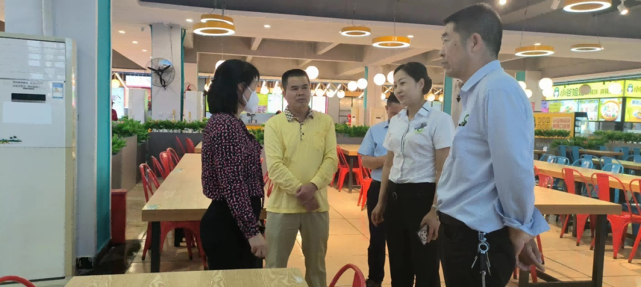 校领导检查指导后勤开学准备工作