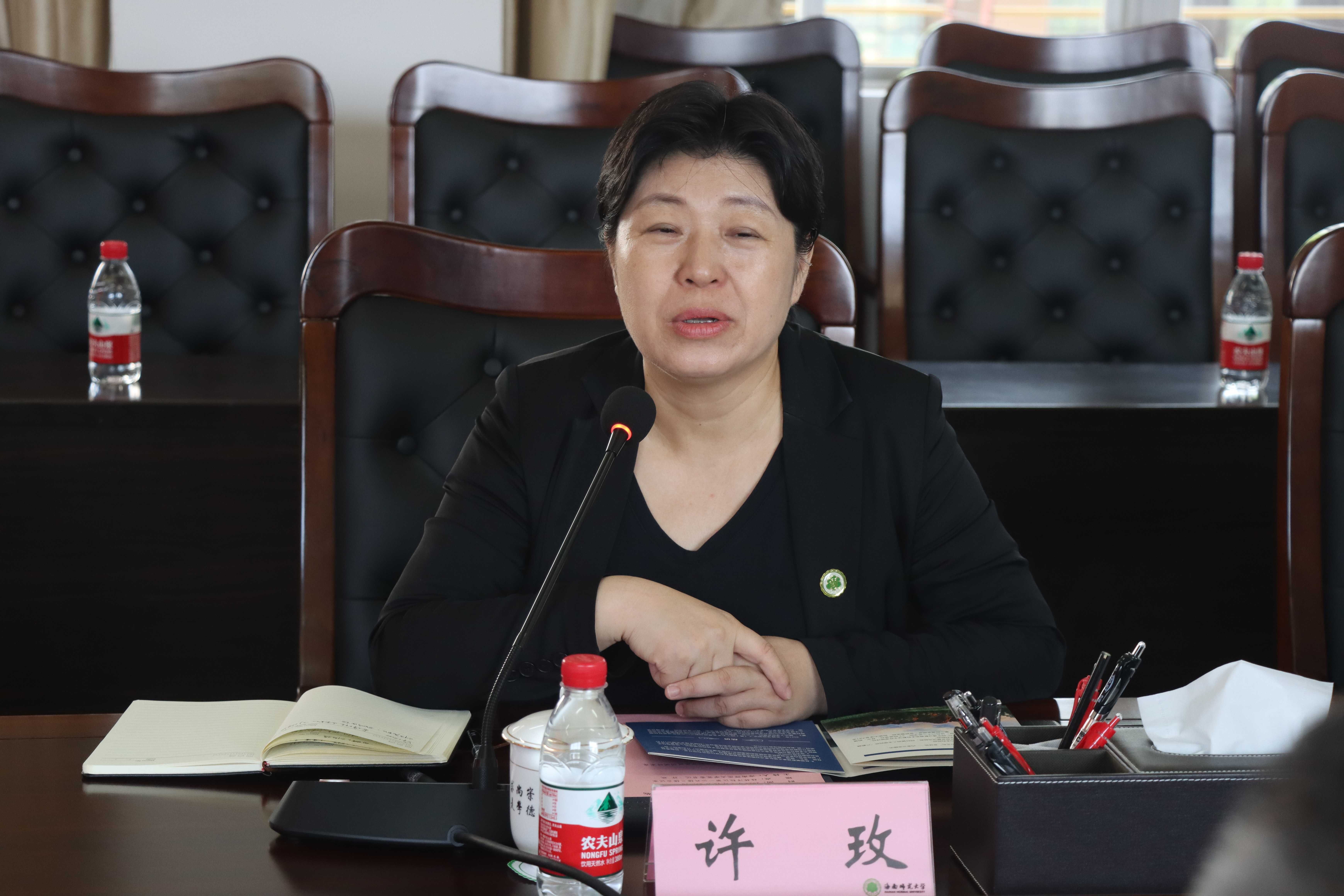 赤峰学院党委书记刘万虎一行到我校调研座谈