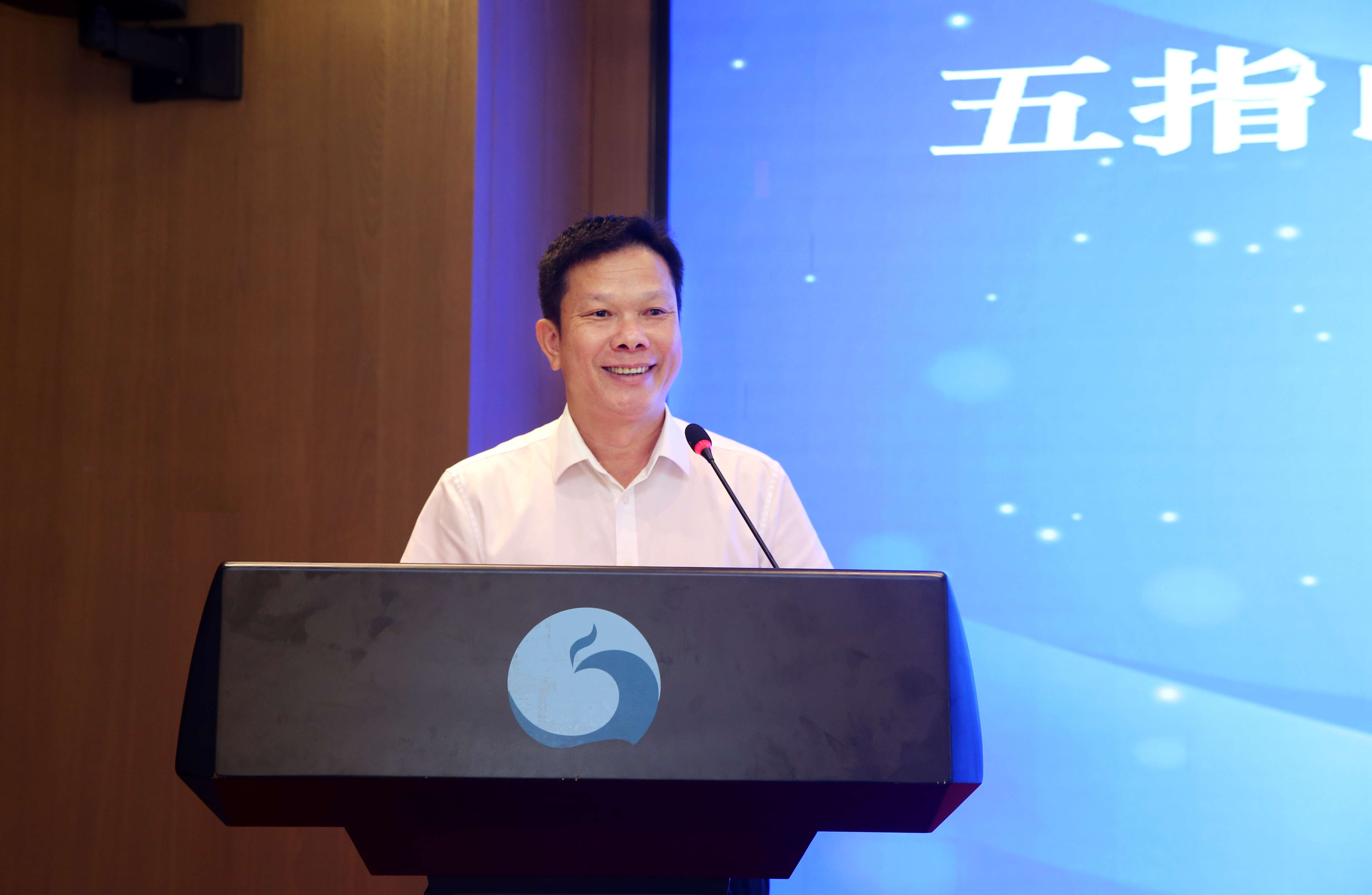 星空游戏官方与五指山市签订战略合作协议