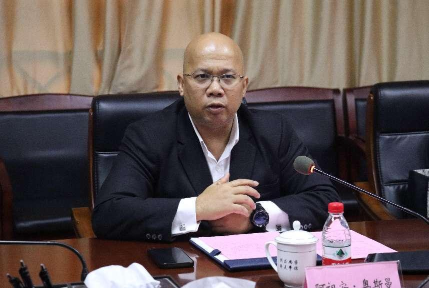 马来亚大学校长一行访问我校