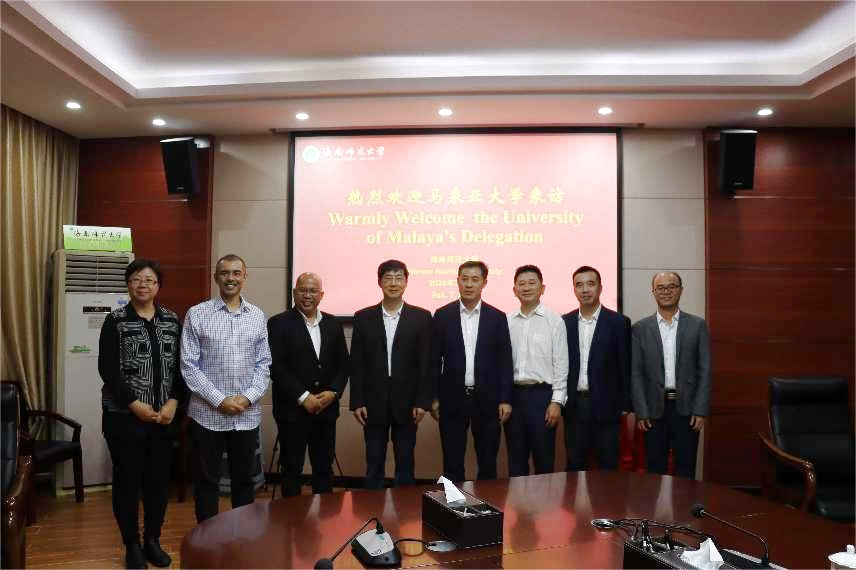 马来亚大学校长一行访问我校