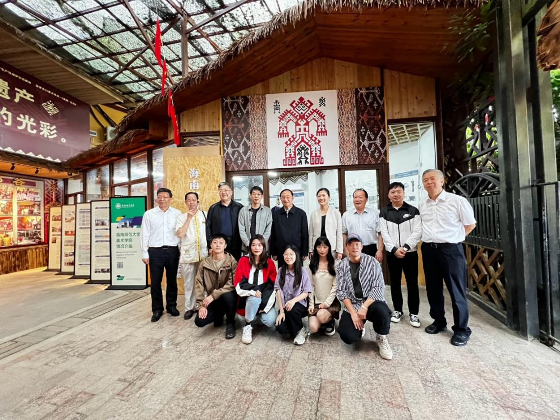 全国人大教科文卫委员会主任雒树刚一行调研我校槟榔谷研究生工作站