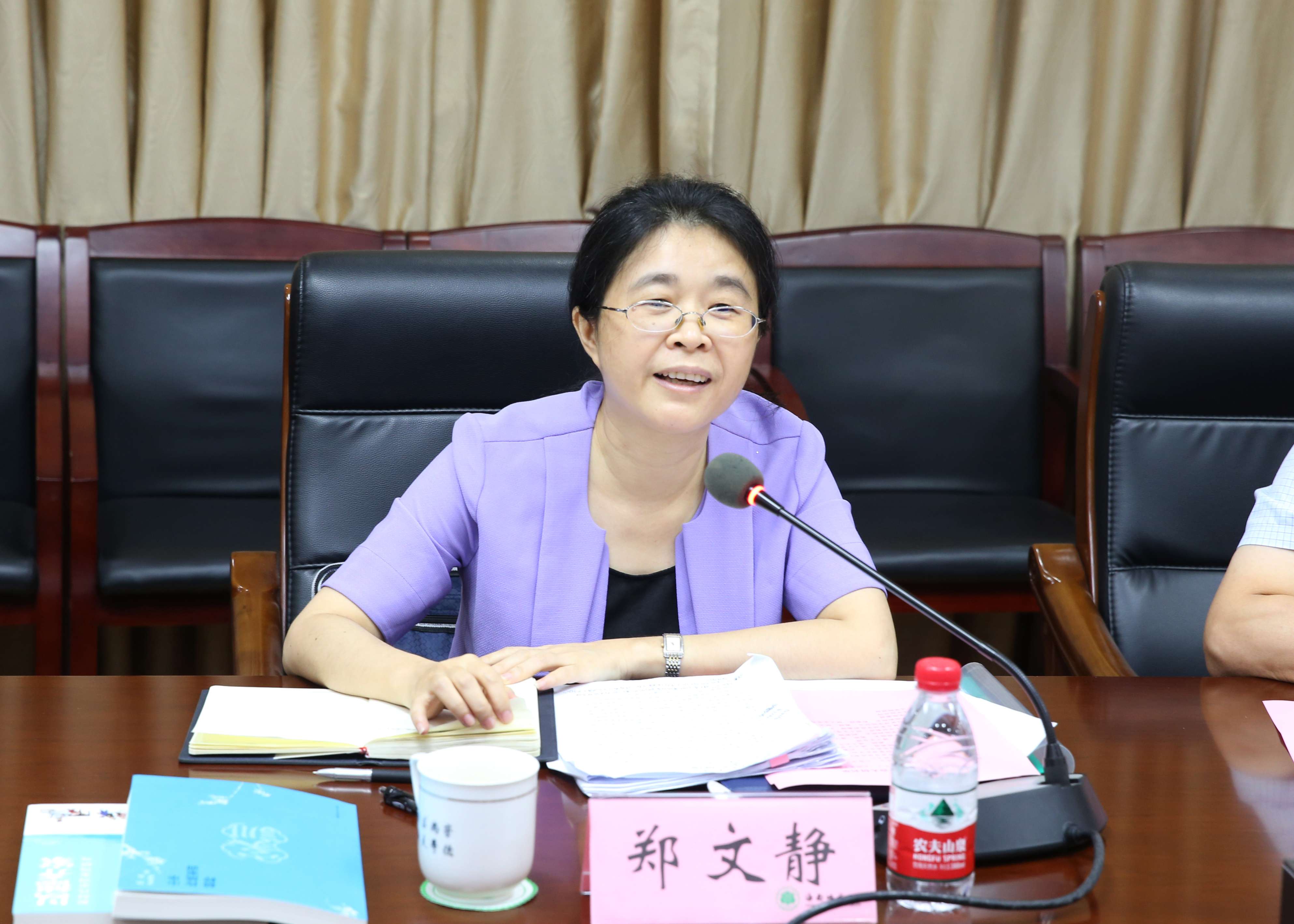 海南省纪委常委郑文静一行到我校调研座谈