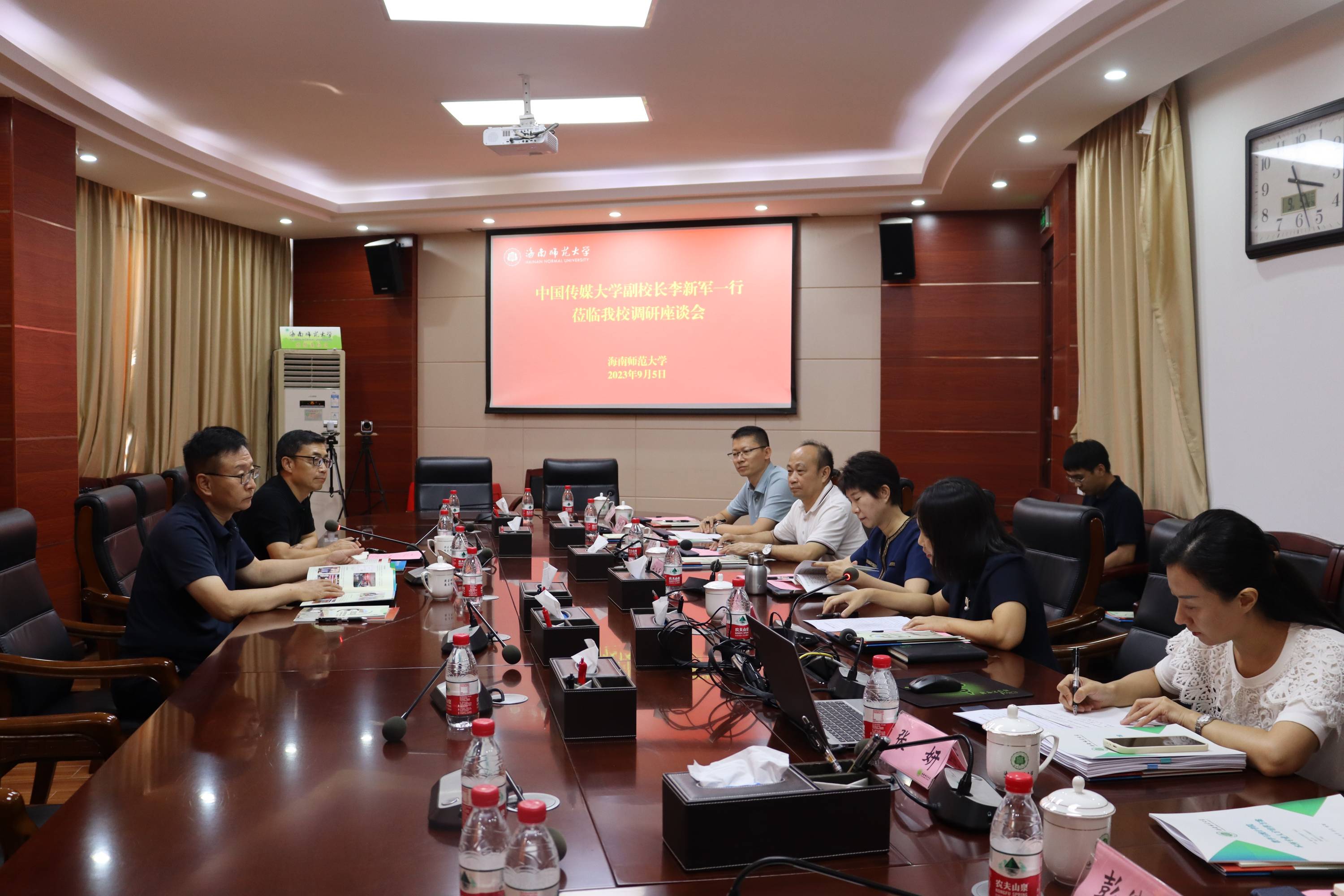 中国传媒大学副校长李新军一行来校调研交流