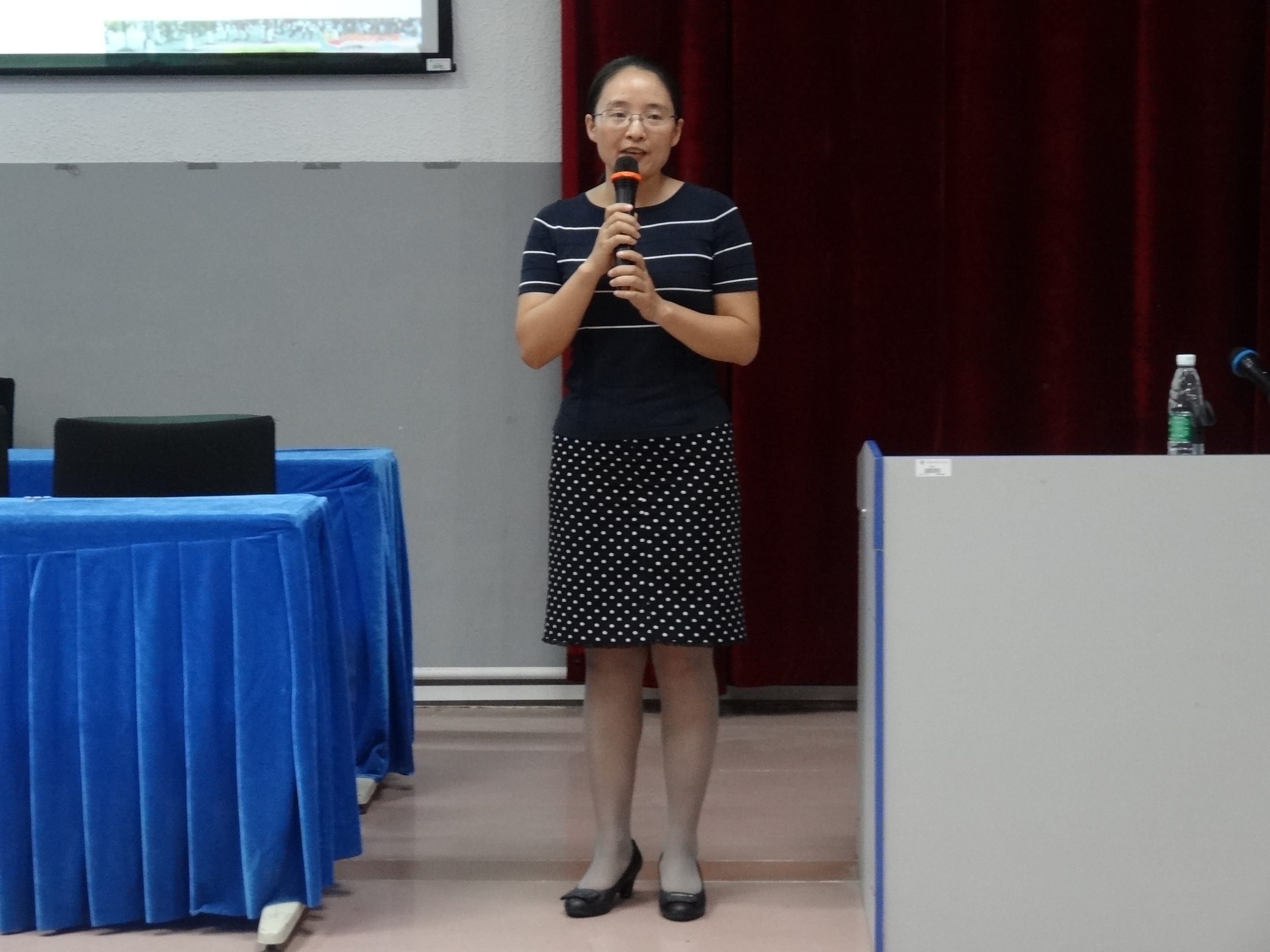 “时间应当去哪儿”――生命科学学院举行新生专业教育报告会