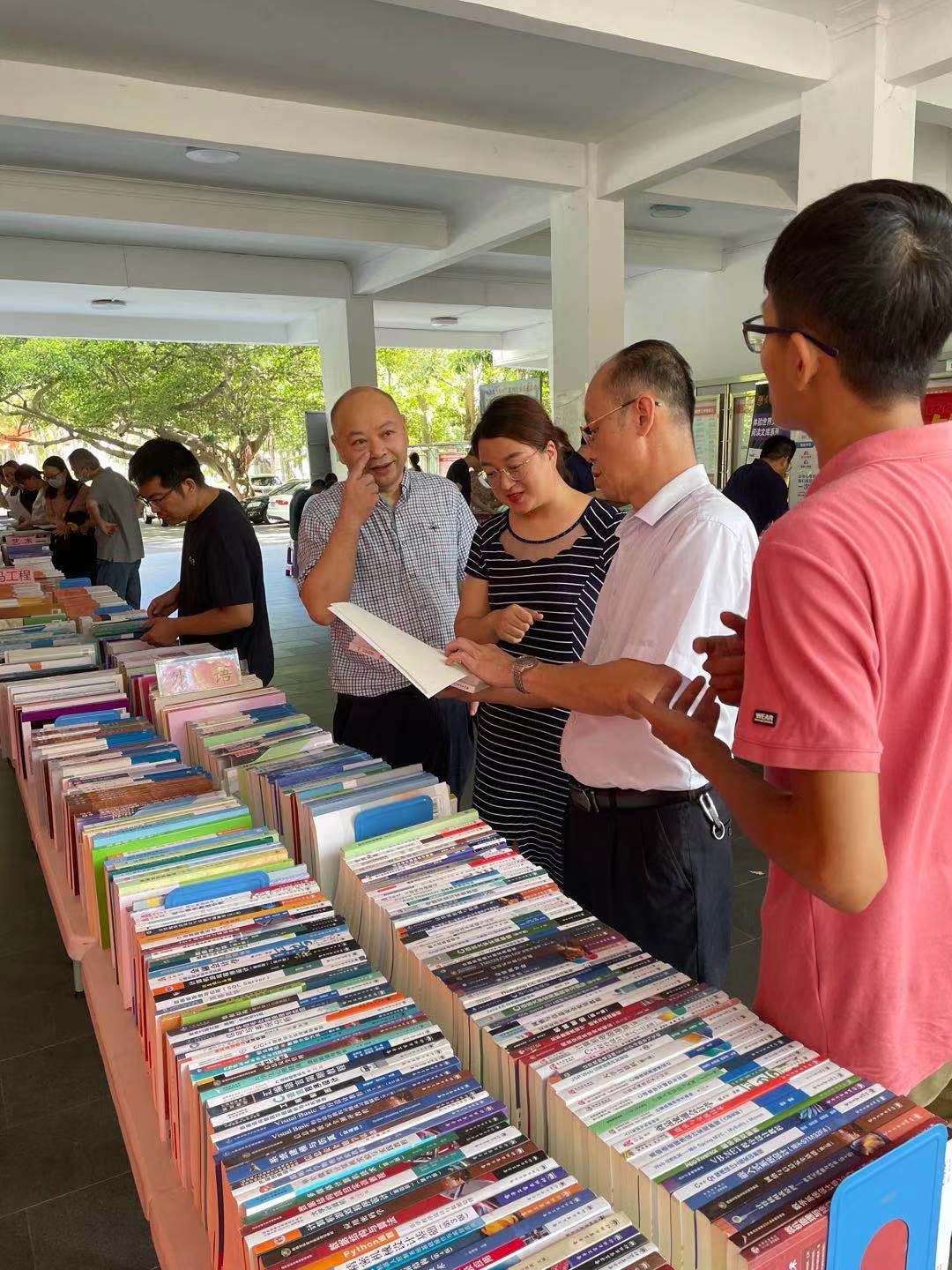 星空游戏官方“精品教材进课堂”教材巡展活动圆满结束