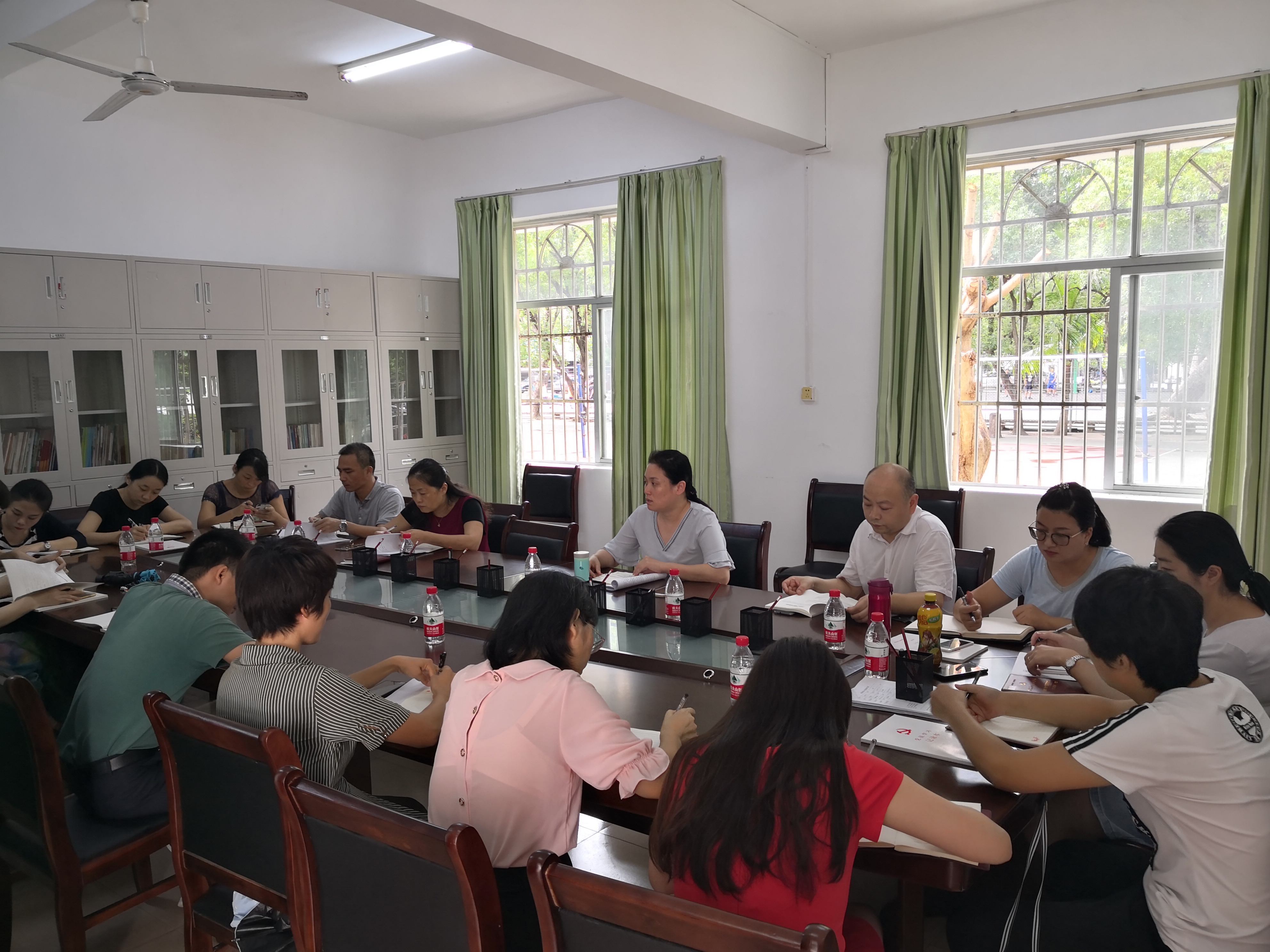 机关党委第五支部支部党员大会学习纪律处分新条例