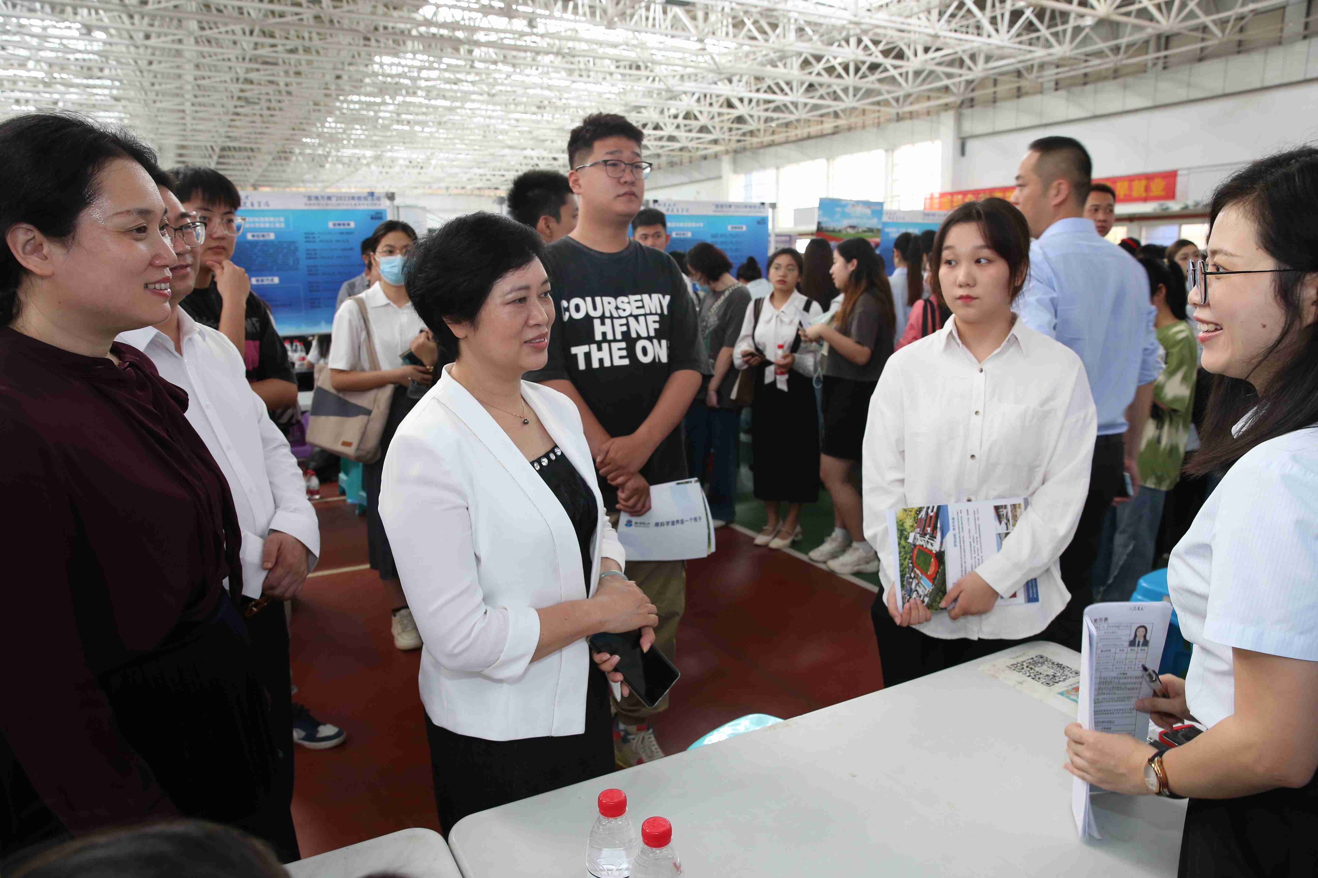 “百场万岗”2023年校招活动 星空游戏官方2023届毕业生春季专场招聘会举行